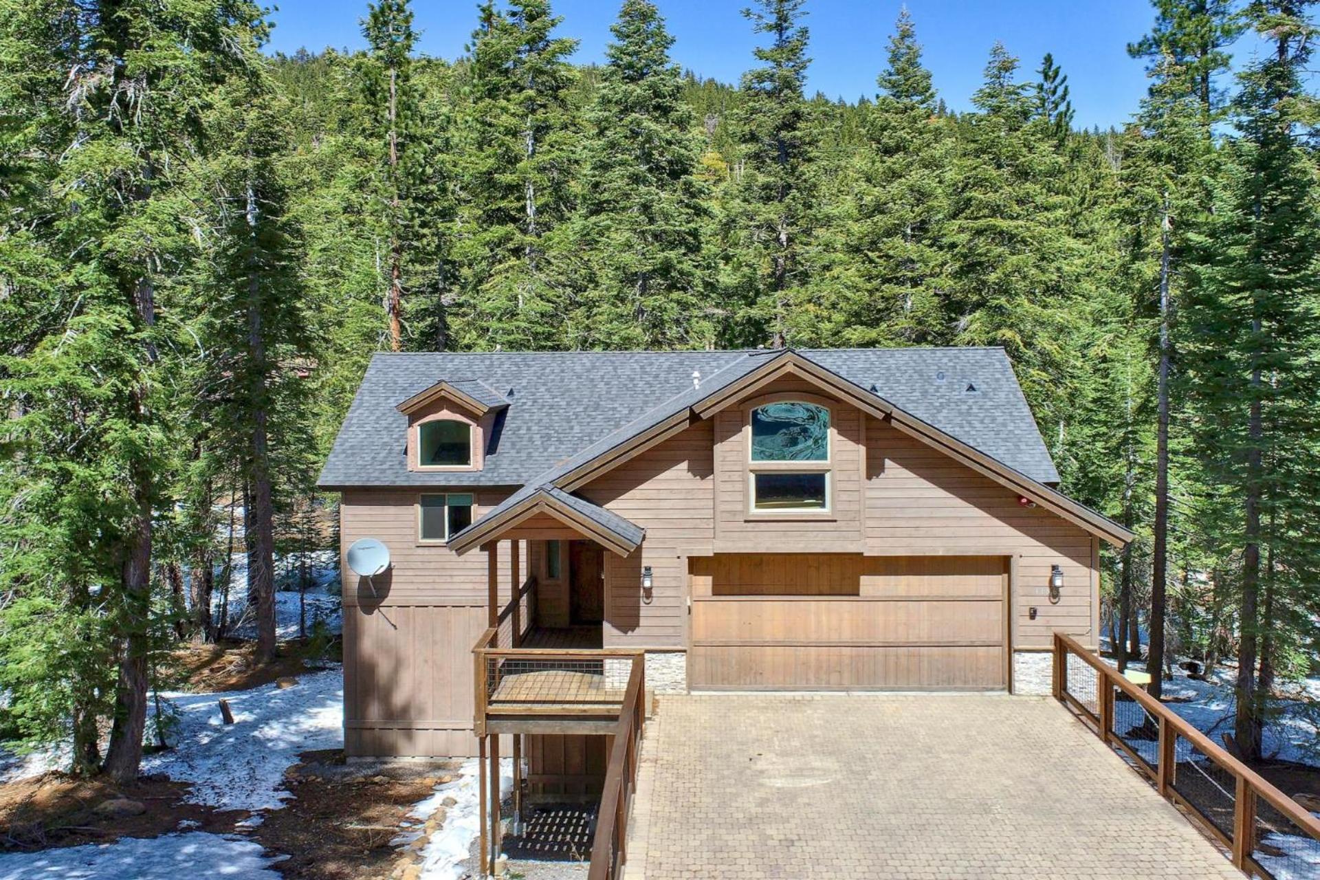Lx22 Lake Tahoe north shore 4 bed cabin hot tub - Property Image 31