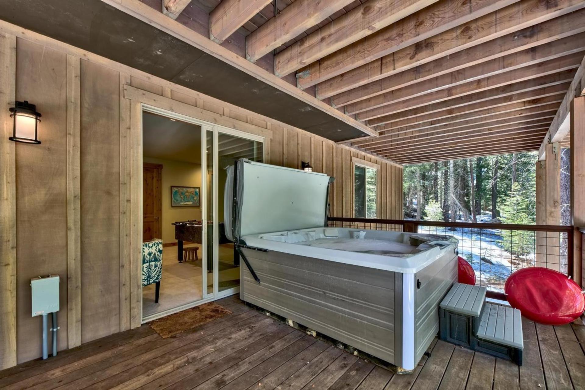Lx22 Lake Tahoe north shore 4 bed cabin hot tub - Property Image 20