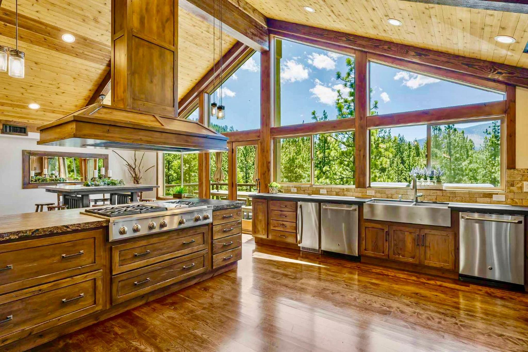 LX33 Lake Tahoe Villa with Gameroom Hot tub Sauna - Property Image 27