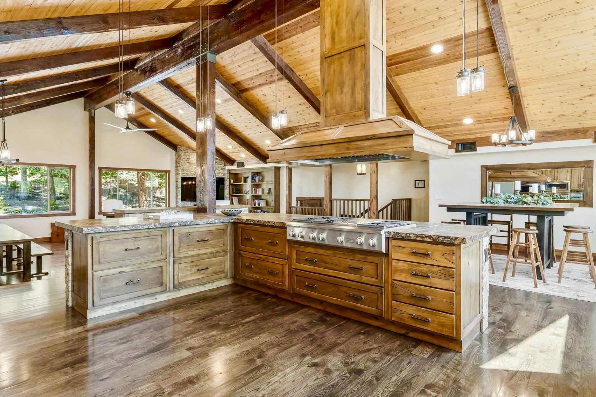 LX33 Lake Tahoe Villa with Gameroom Hot tub Sauna - Property Image 29