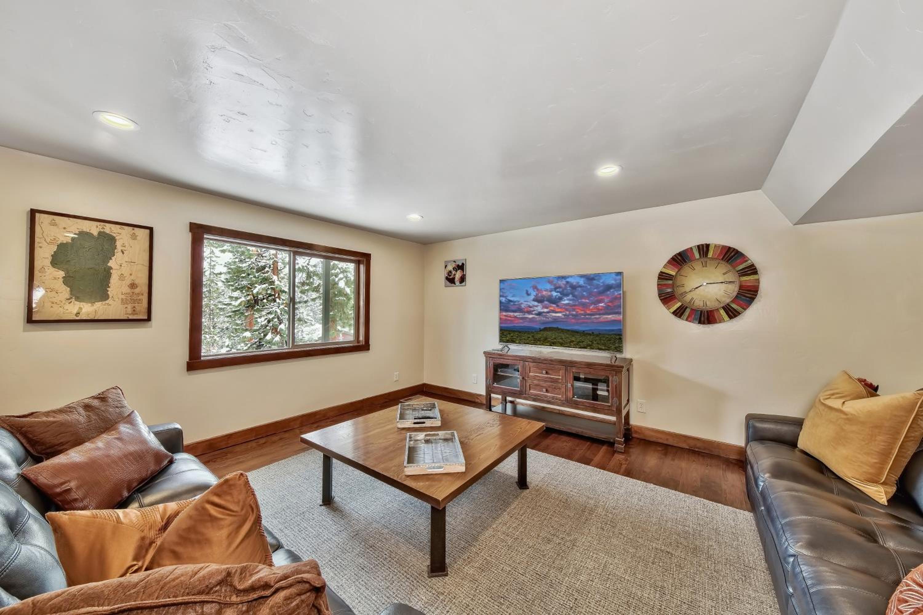 LX33 Lake Tahoe Villa with Gameroom Hot tub Sauna - Property Image 35