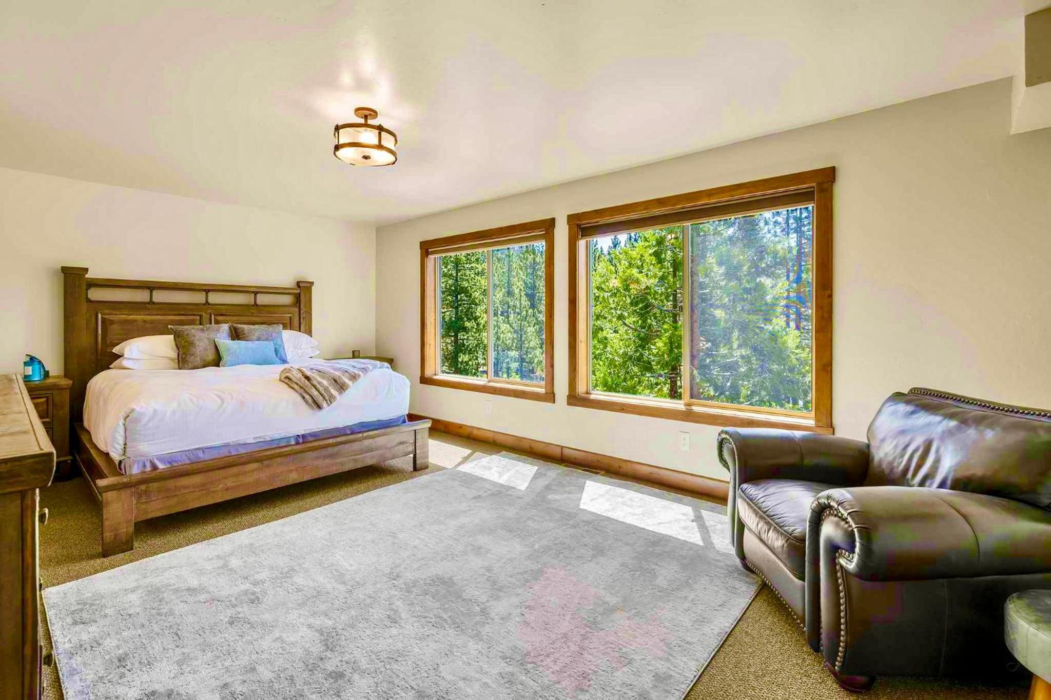LX33 Lake Tahoe Villa with Gameroom Hot tub Sauna - Property Image 2