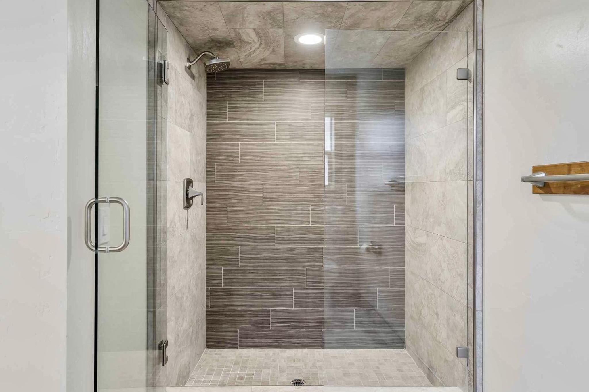 LX33 Lake Tahoe Villa with Gameroom Hot tub Sauna - Property Image 8