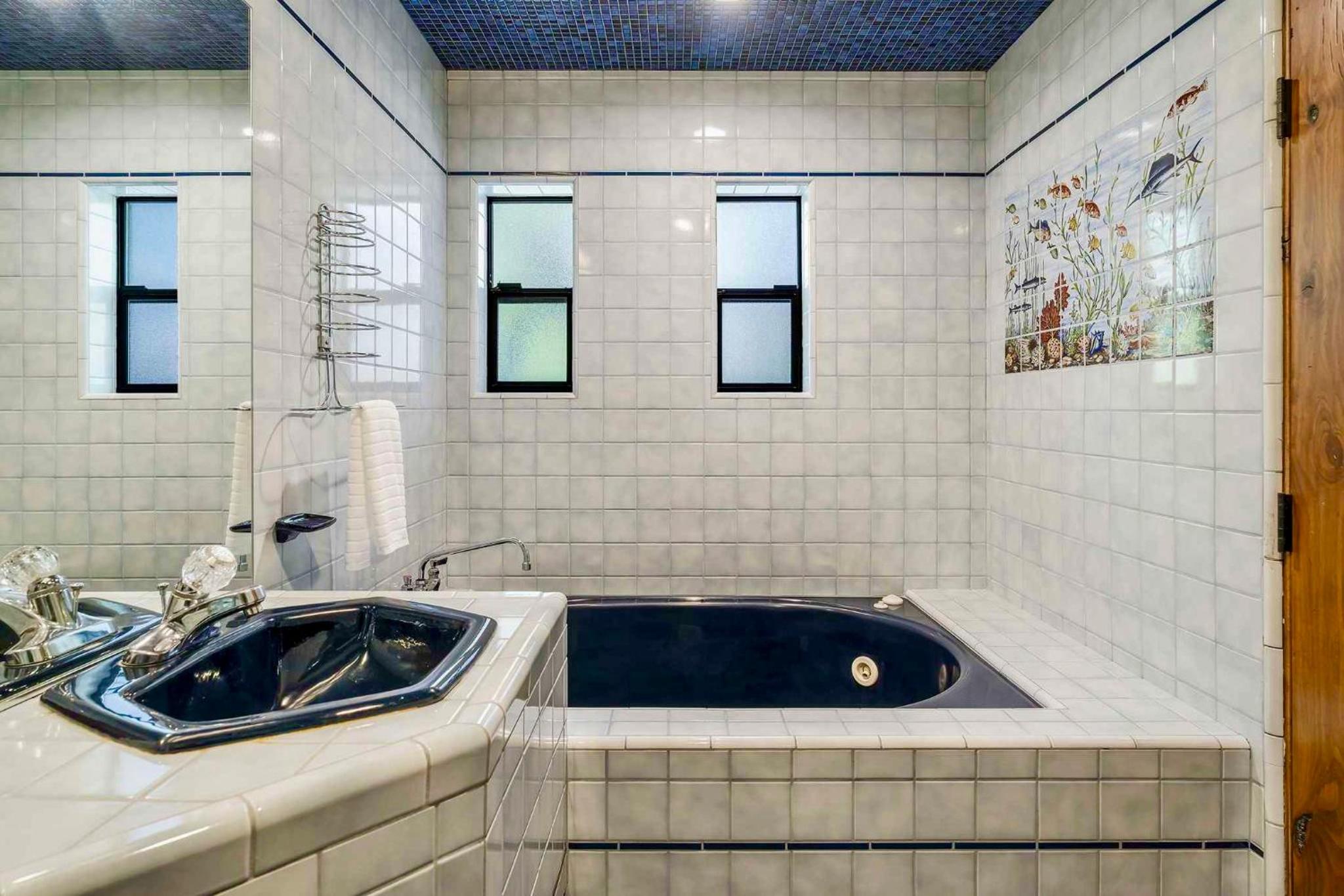 LX33 Lake Tahoe Villa with Gameroom Hot tub Sauna - Property Image 10