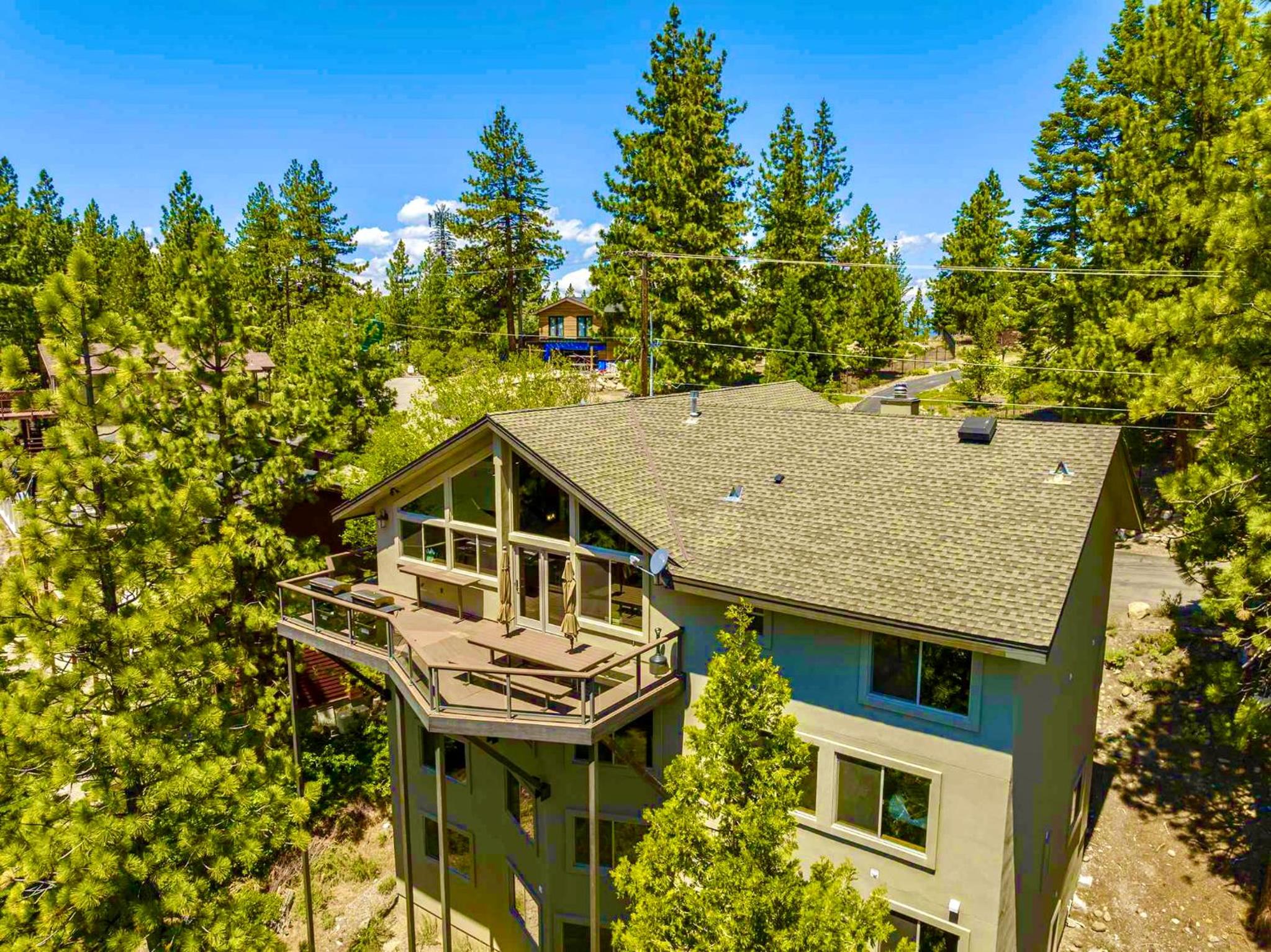 LX33 Lake Tahoe Villa with Gameroom Hot tub Sauna - Property Image 14
