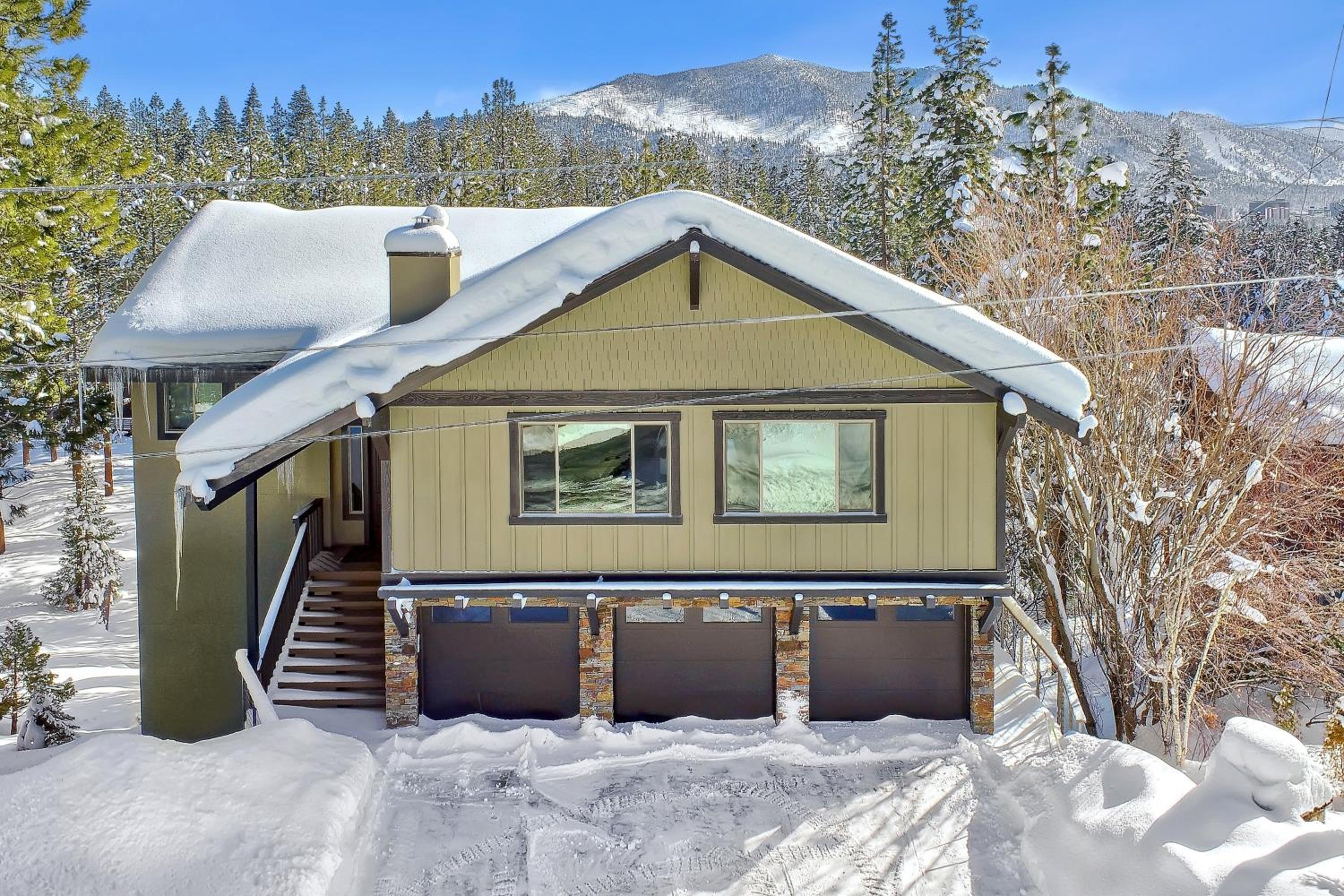 LX33 Lake Tahoe Villa with Gameroom Hot tub Sauna - Property Image 18