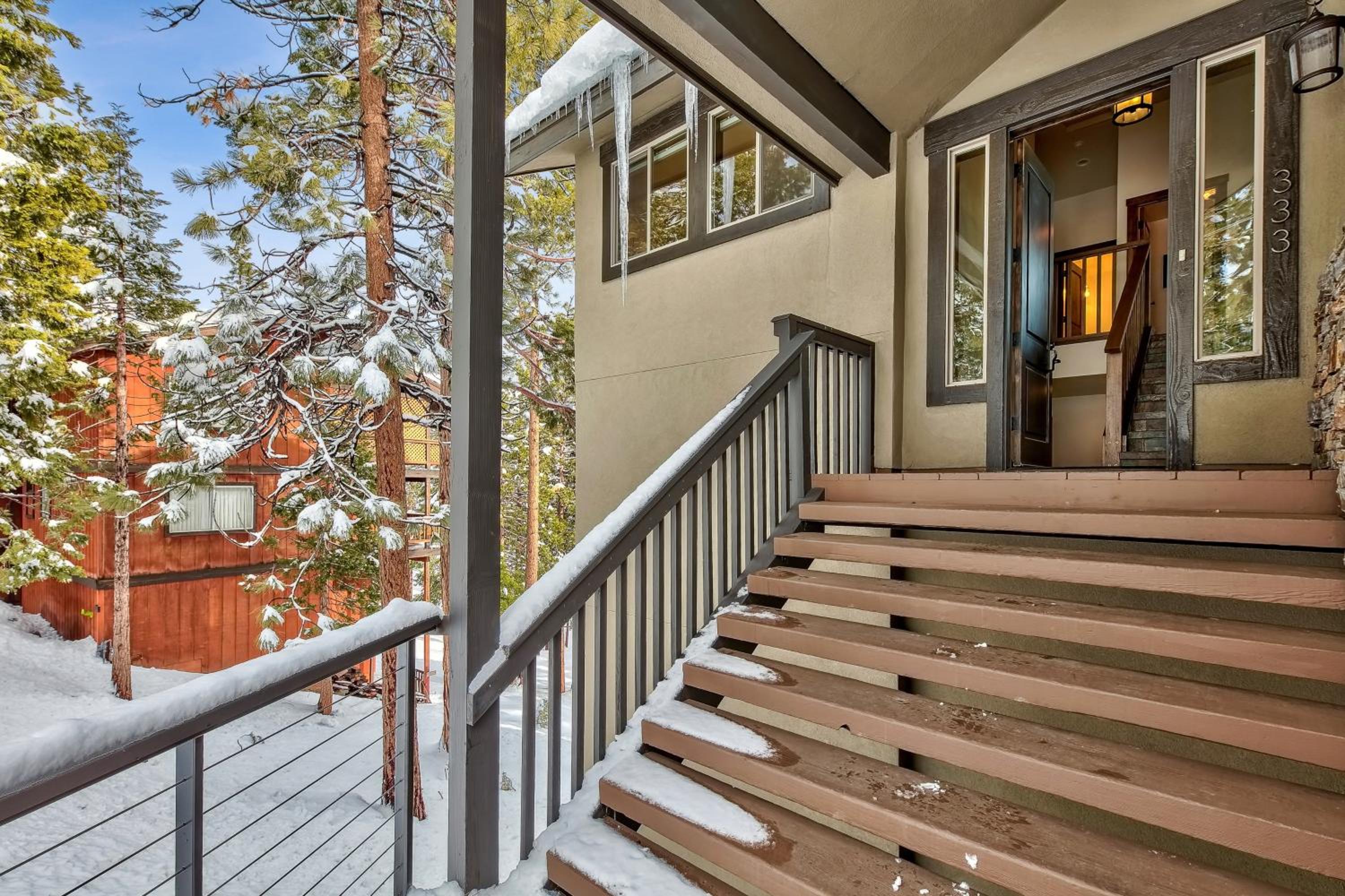 LX33 Lake Tahoe Villa with Gameroom Hot tub Sauna - Property Image 20