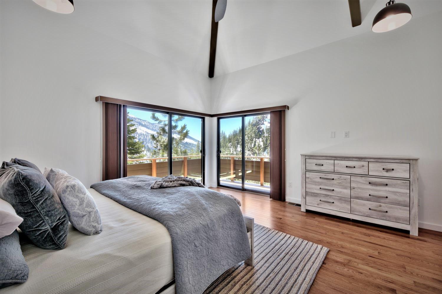 Stateline Vacations - Lx40 Tahoe Mountain view new build - Property Image 9