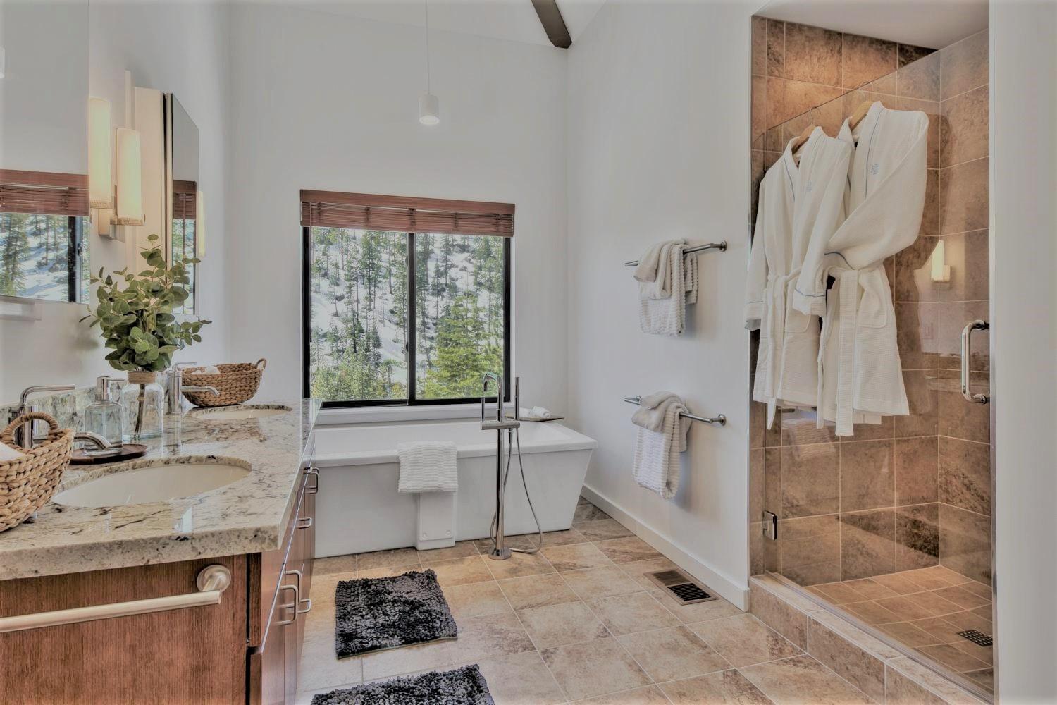 Stateline Vacations - Lx40 Tahoe Mountain view new build - Property Image 6