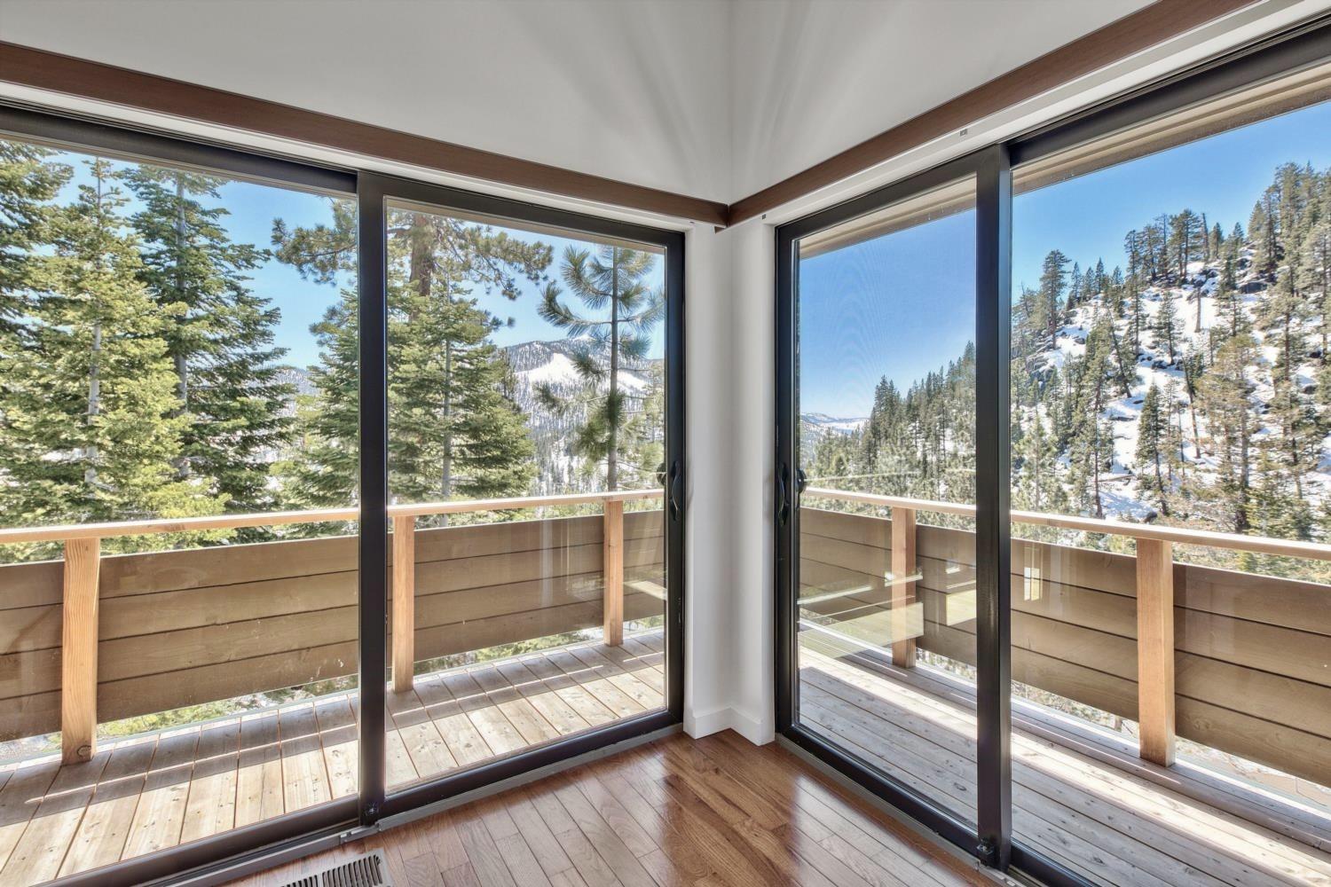Stateline Vacations - Lx40 Tahoe Mountain view new build - Property Image 4