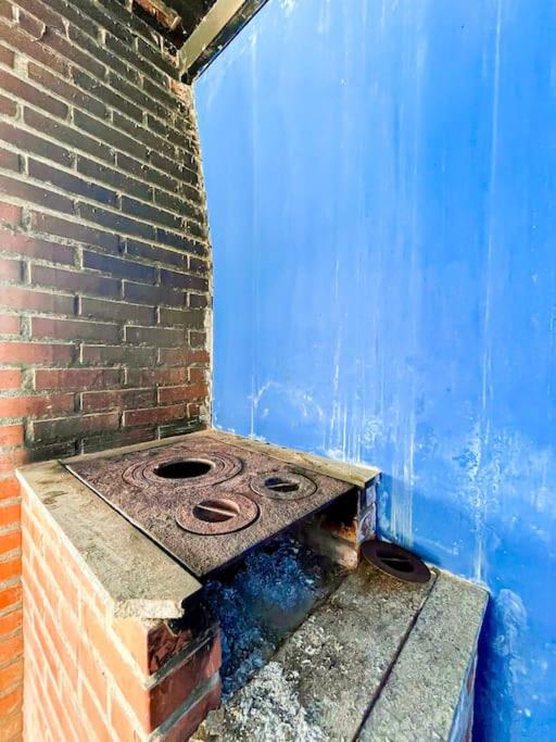 Apto familiar com piscina, ar condicionado, churrasqueira, garagem e quintal à 450m da praia
