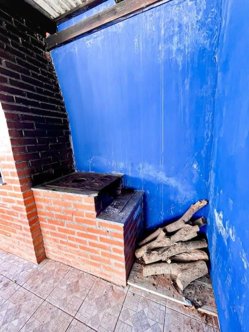 Apto familiar com piscina, ar condicionado, churrasqueira, garagem e quintal à 450m da praia