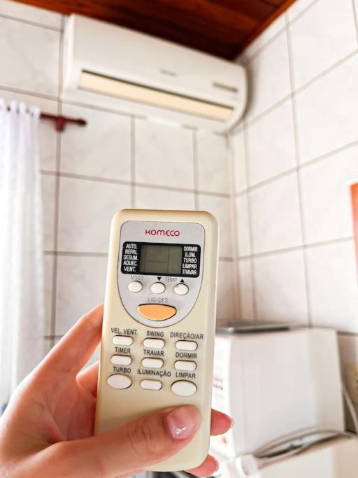 Apto familiar com piscina, ar condicionado, churrasqueira, garagem e quintal à 450m da praia