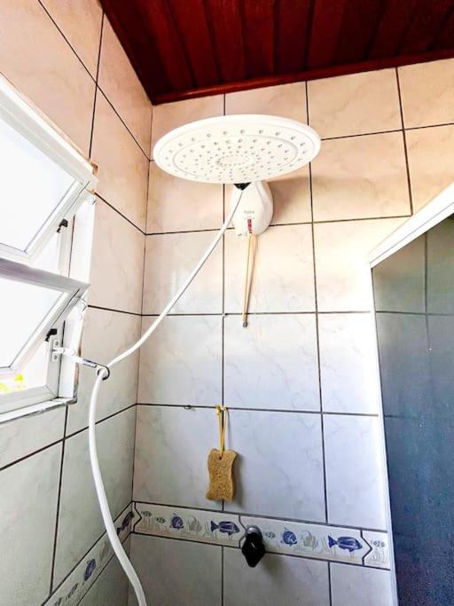 Apto familiar com piscina, ar condicionado, churrasqueira, garagem e quintal à 450m da praia