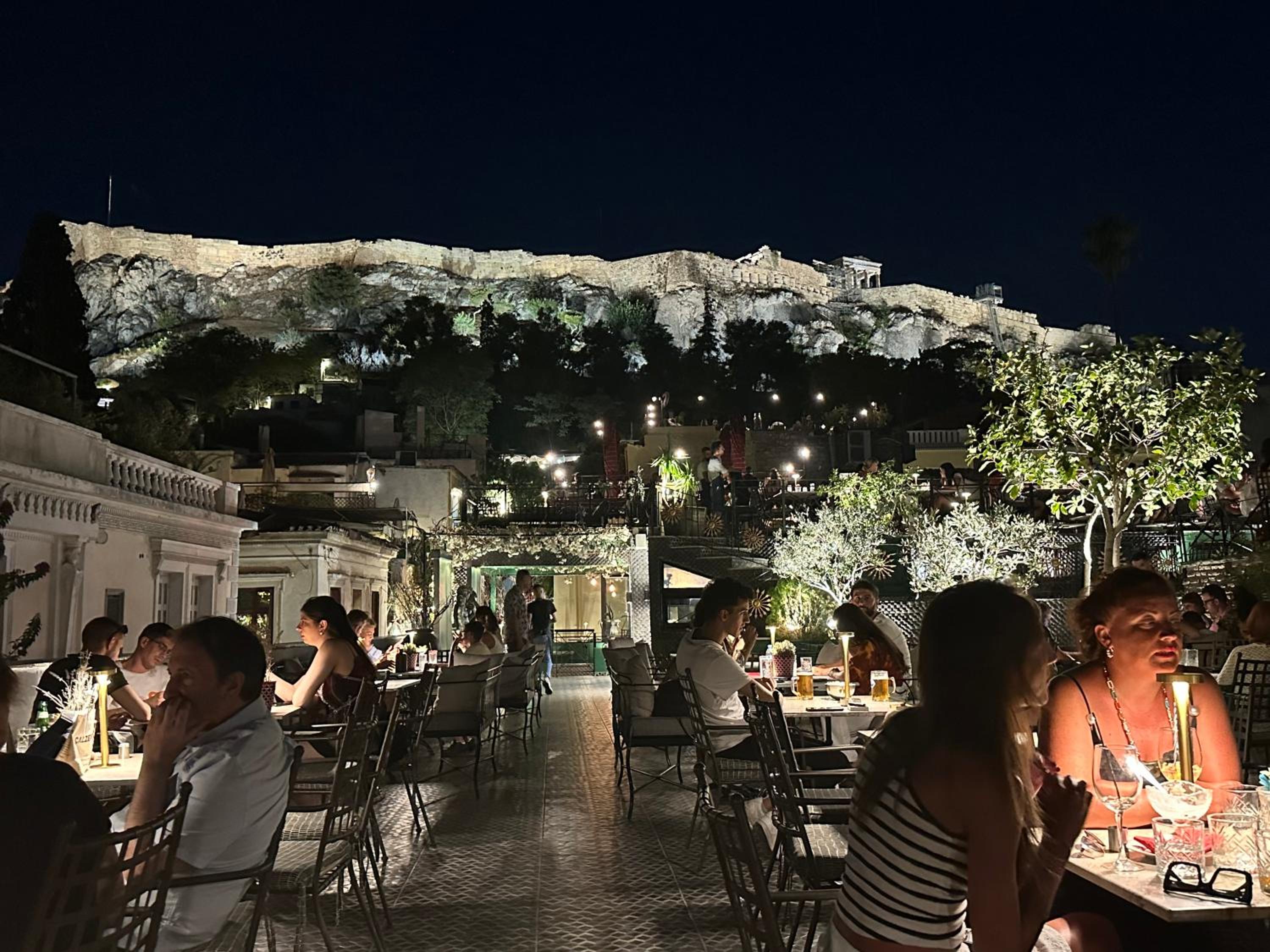 Acropoli Vibes At Kosmos Getaway