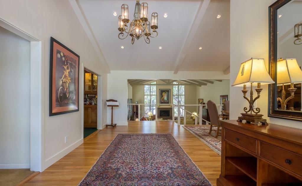 Pebble Beach Villa lx55 view 4