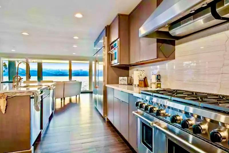 Lx 96 Tahoe lakefront Home of the Stars - Property Image 44