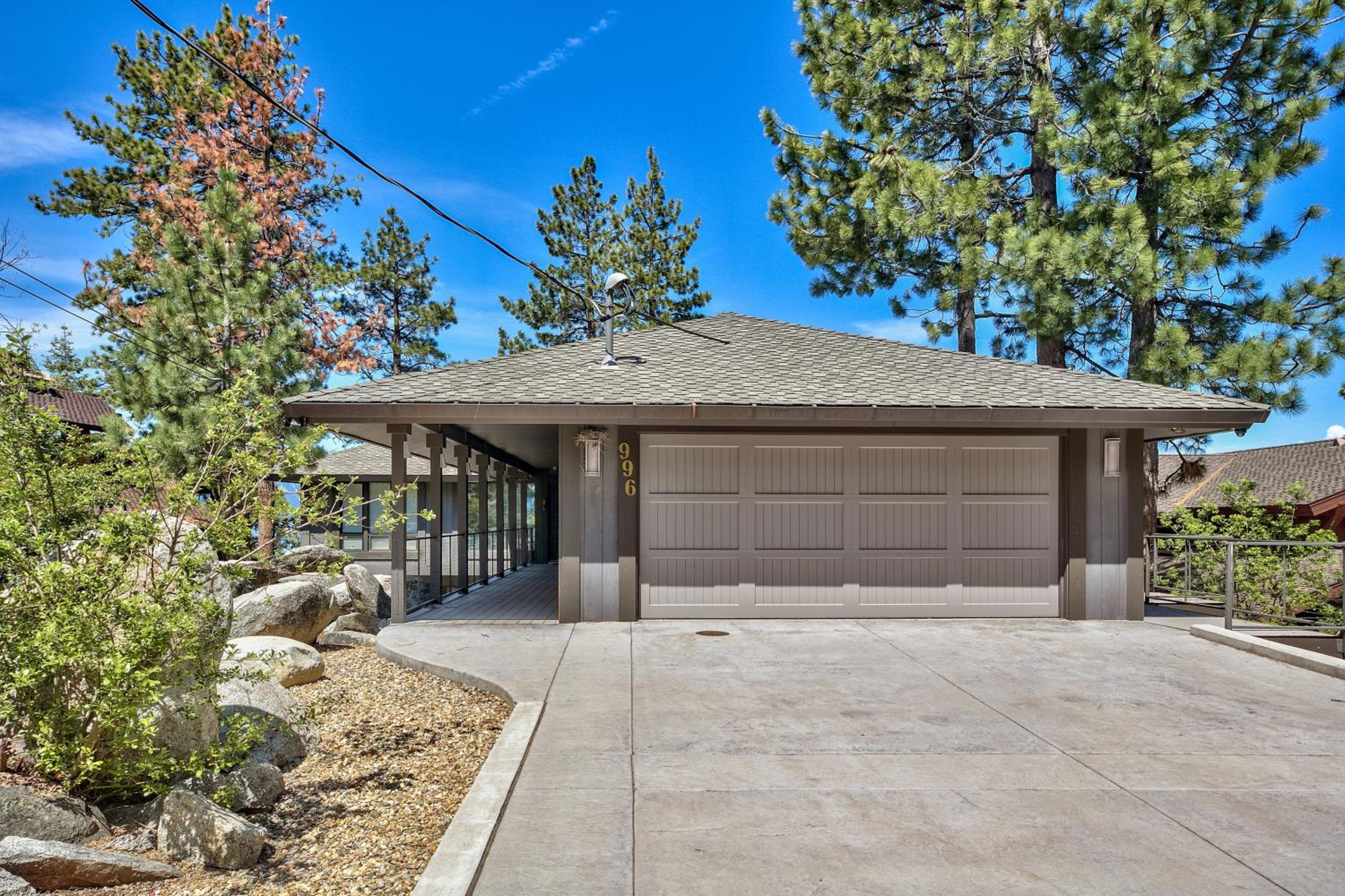 Lx 96 Tahoe lakefront Home of the Stars - Property Image 28