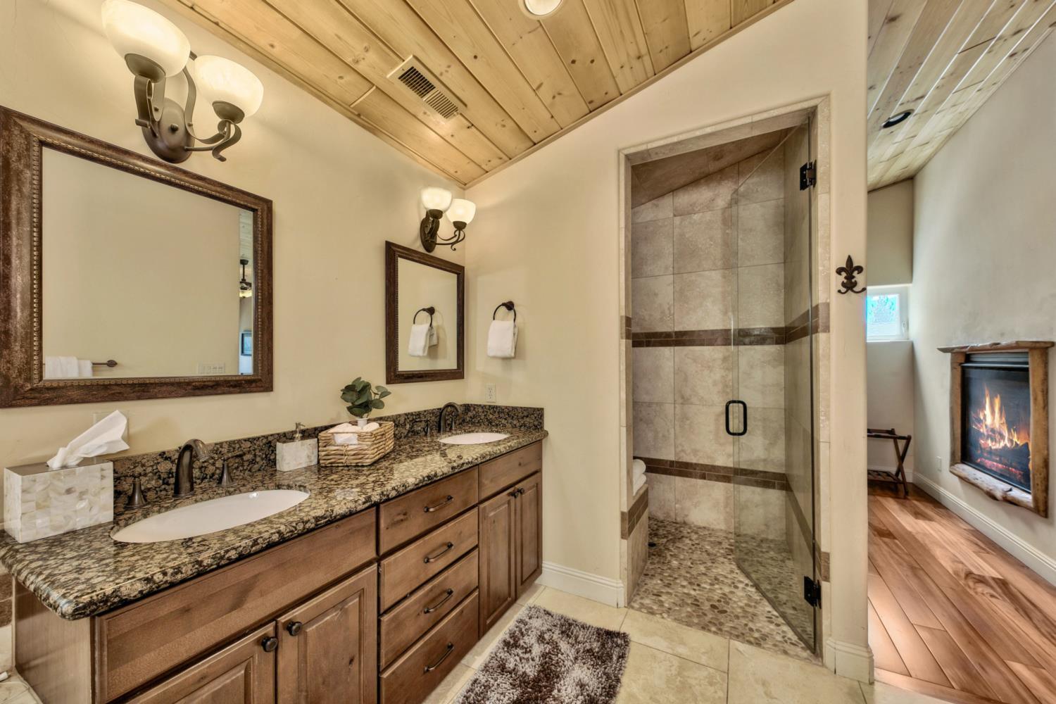 Lake Views and Mountain Luxury Lx66 - Property Image 2