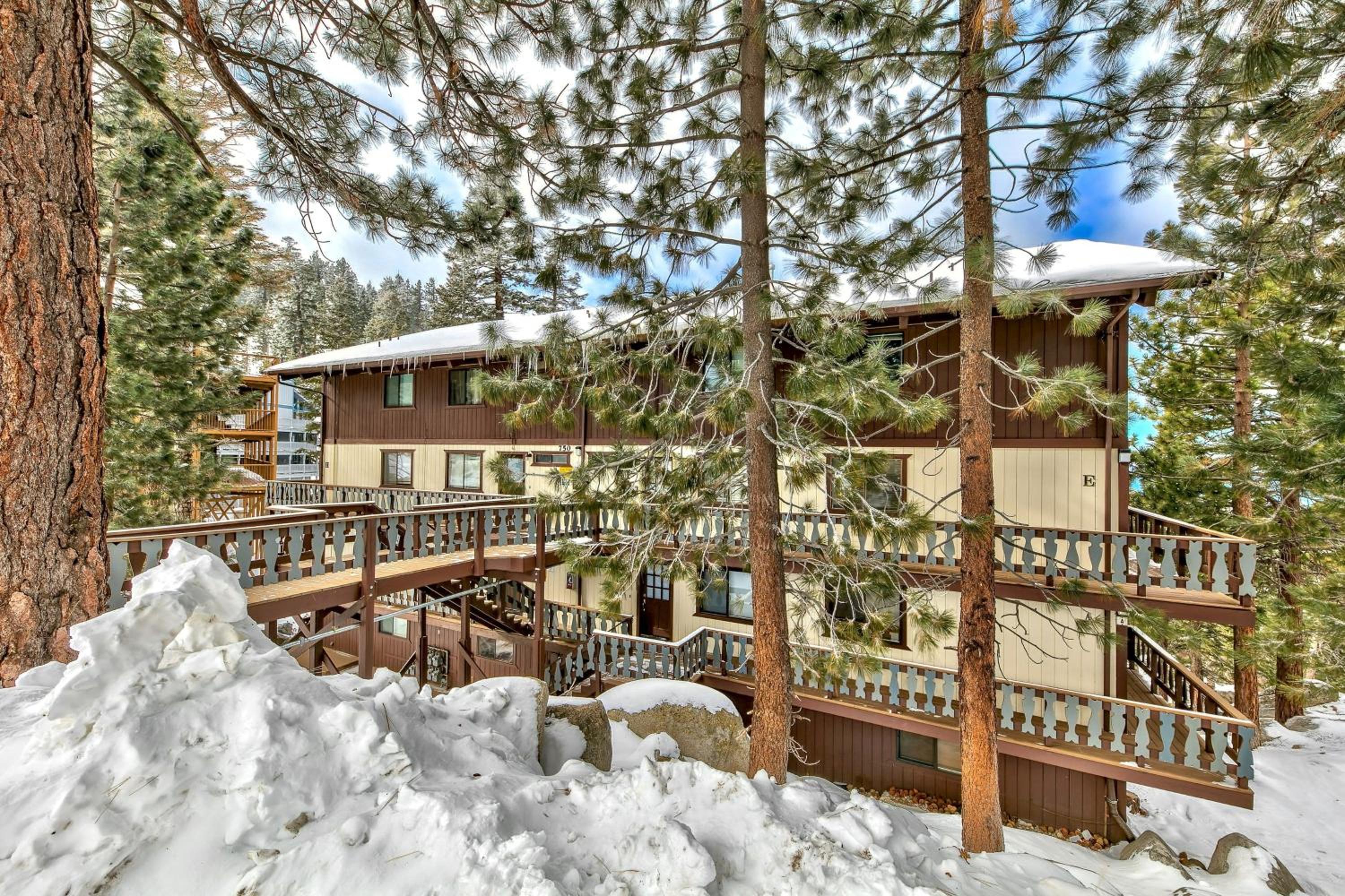 Mv17 amazing lake view spacious ski cabin view 5