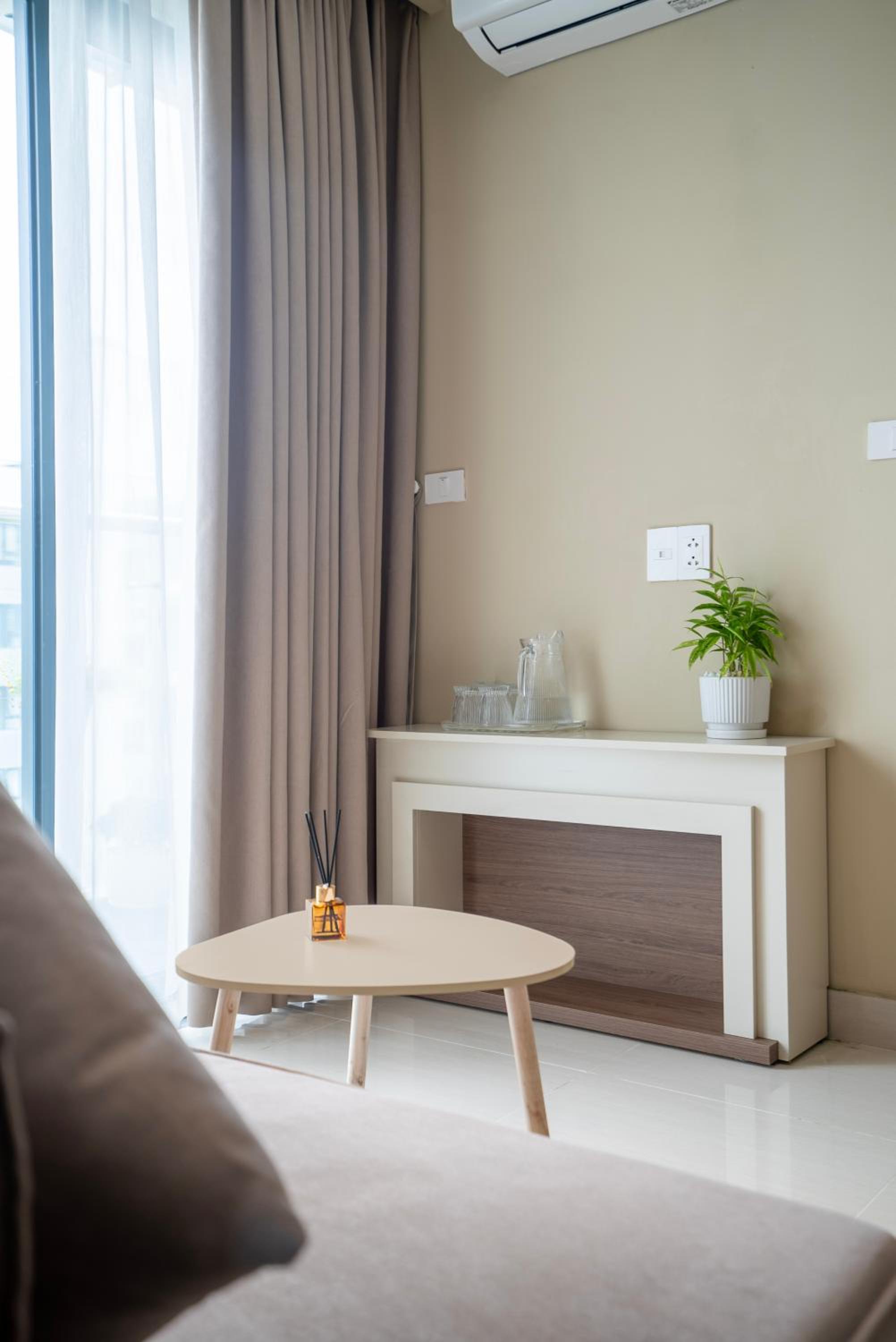 "Huế Ơi 2"-Spacious 2-Bedroom Apartment with Balcony and Pool view 5
