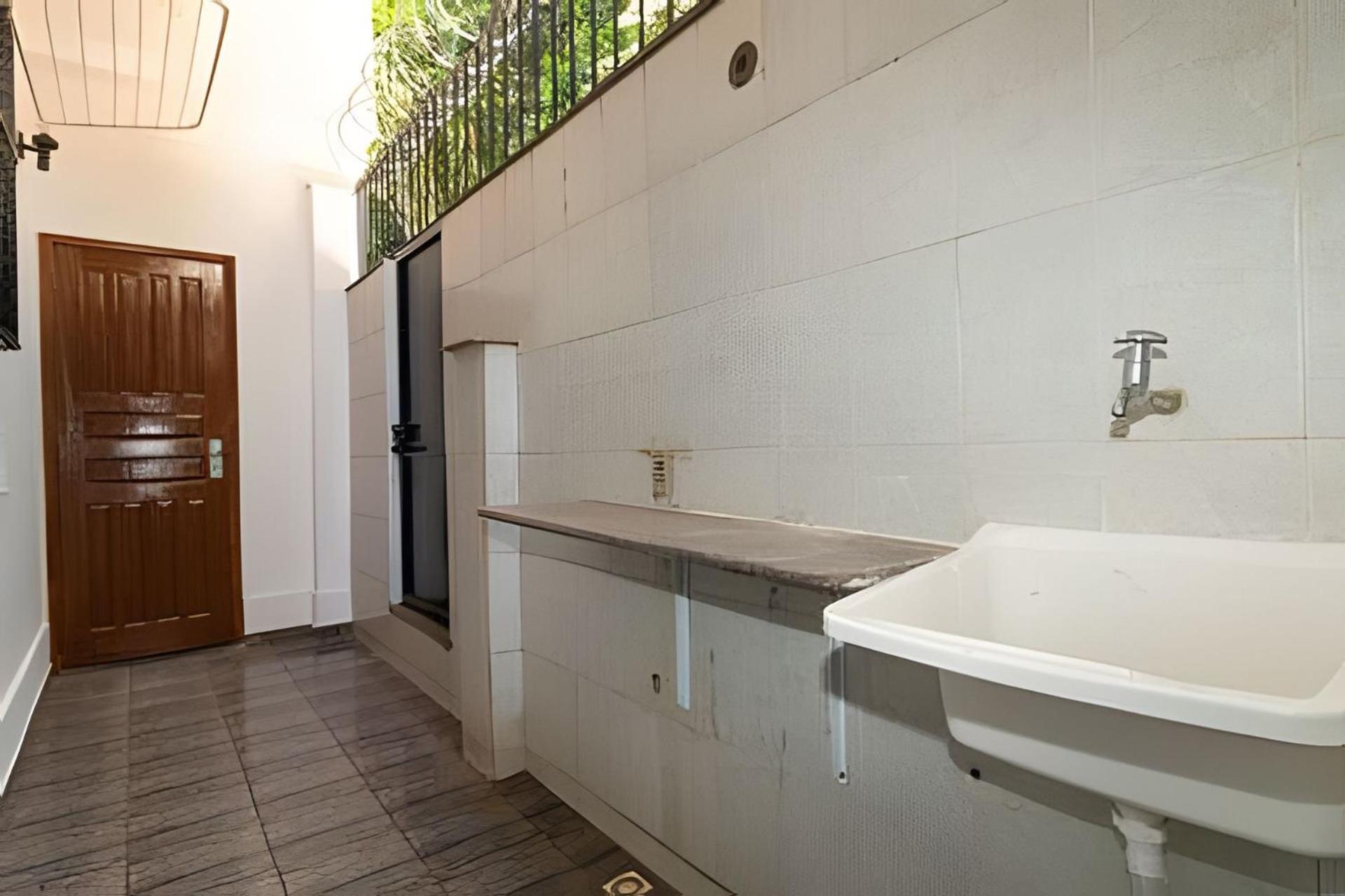 Silencioso com 1 quarto em Copacabana - 450m do metrô
