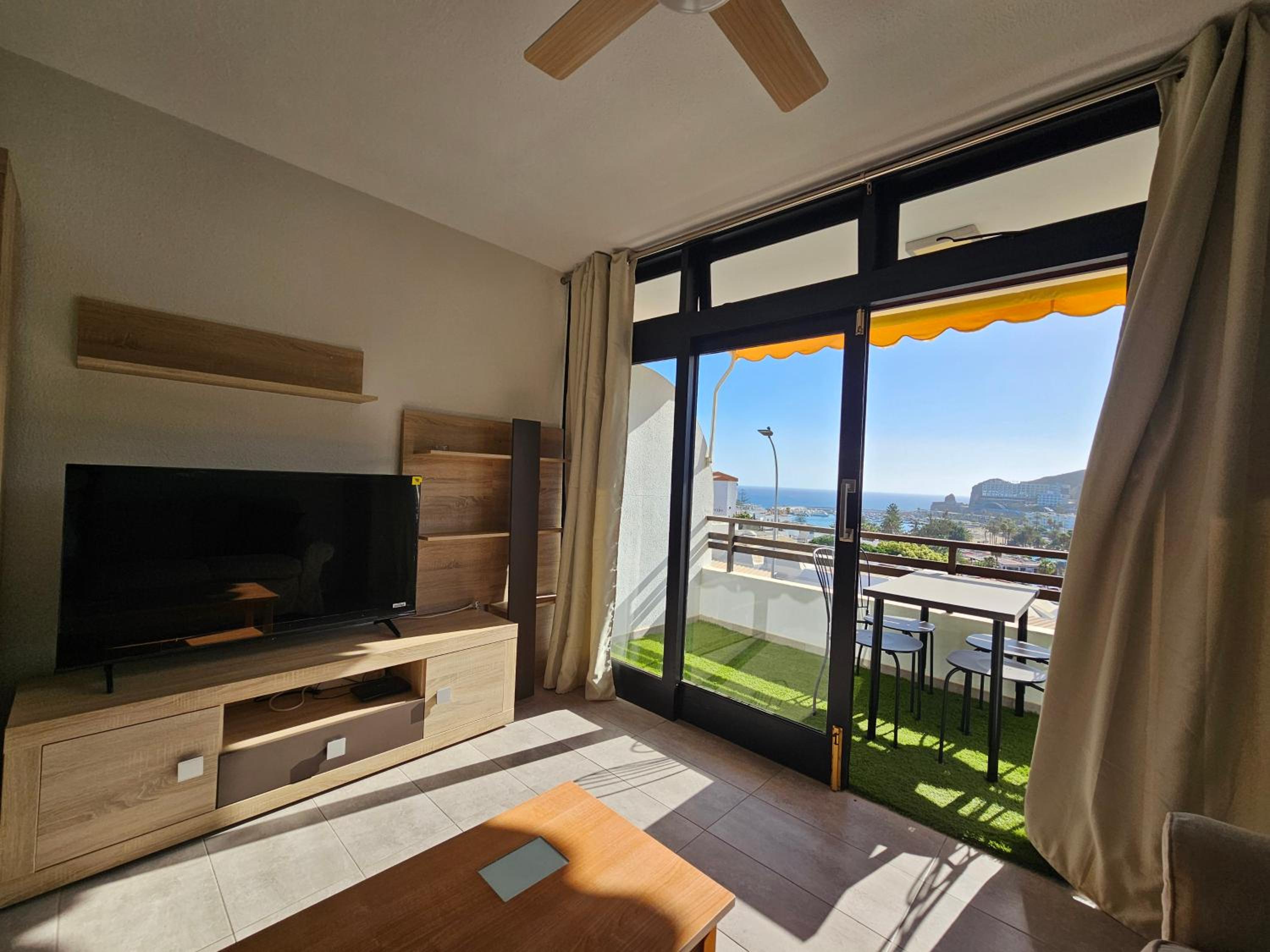 Modern apartment with sea view nearby the beach