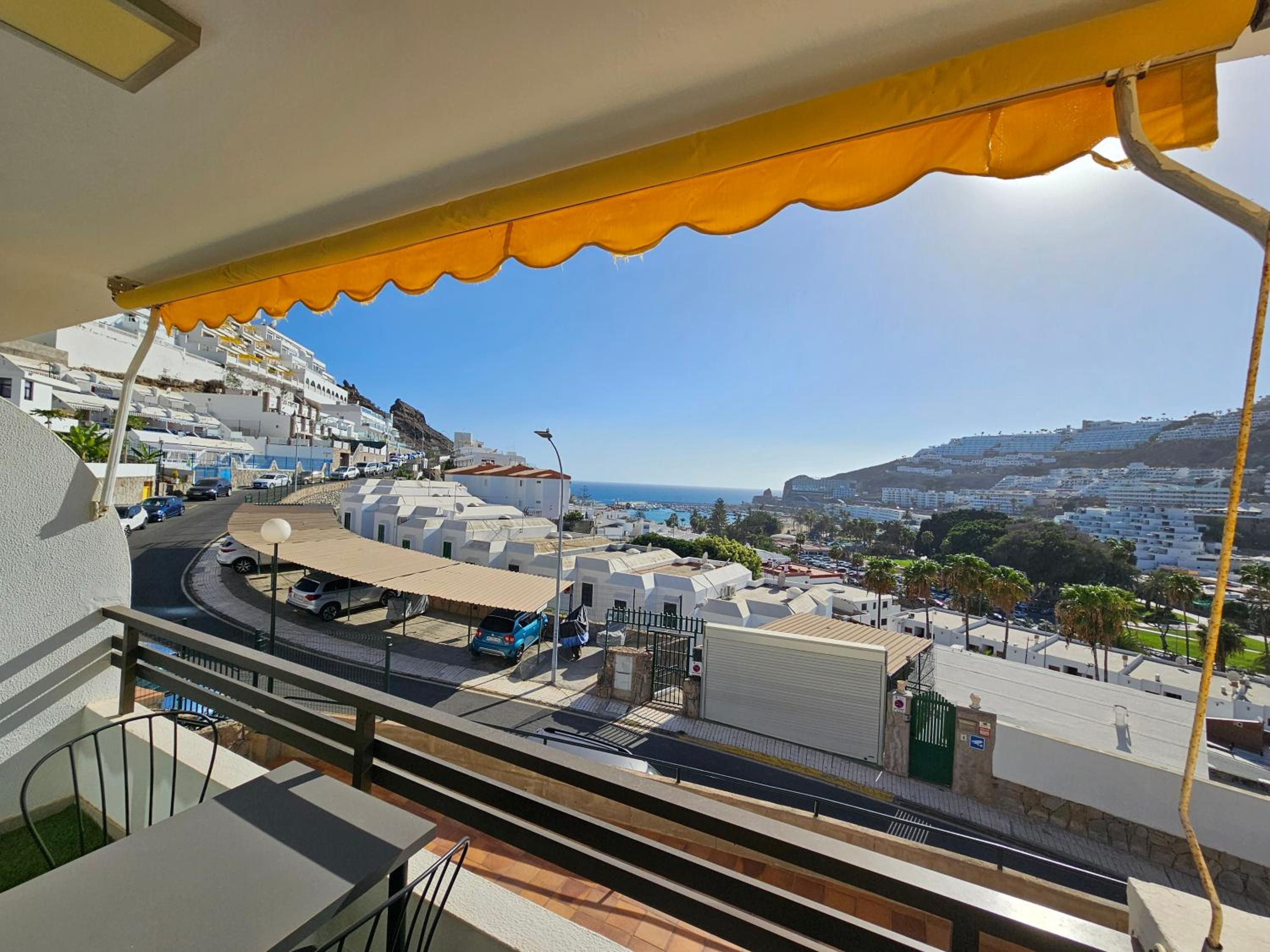 Modern apartment with sea view nearby the beach
