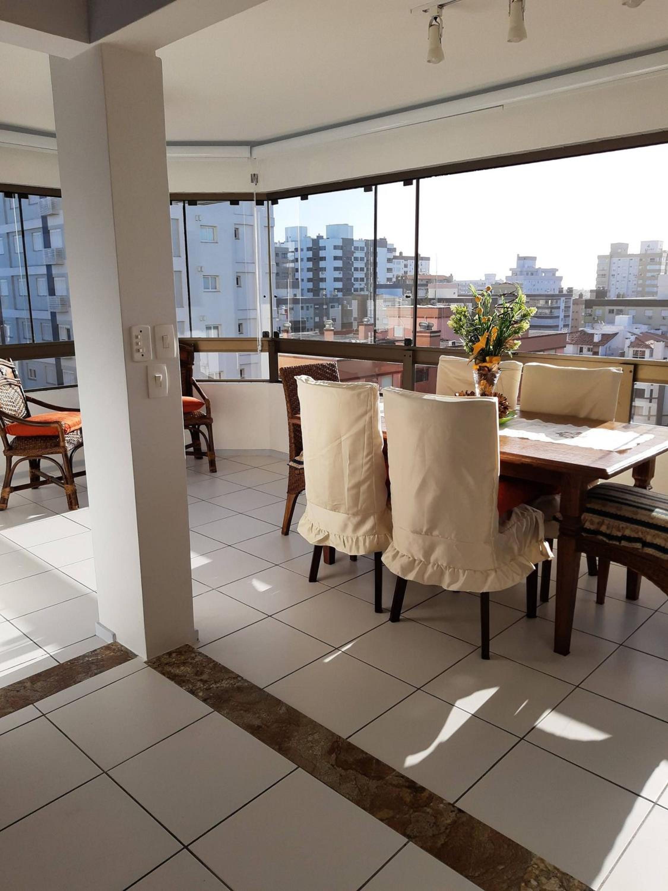 Espaçoso Apartamento na Avenida Rudá
