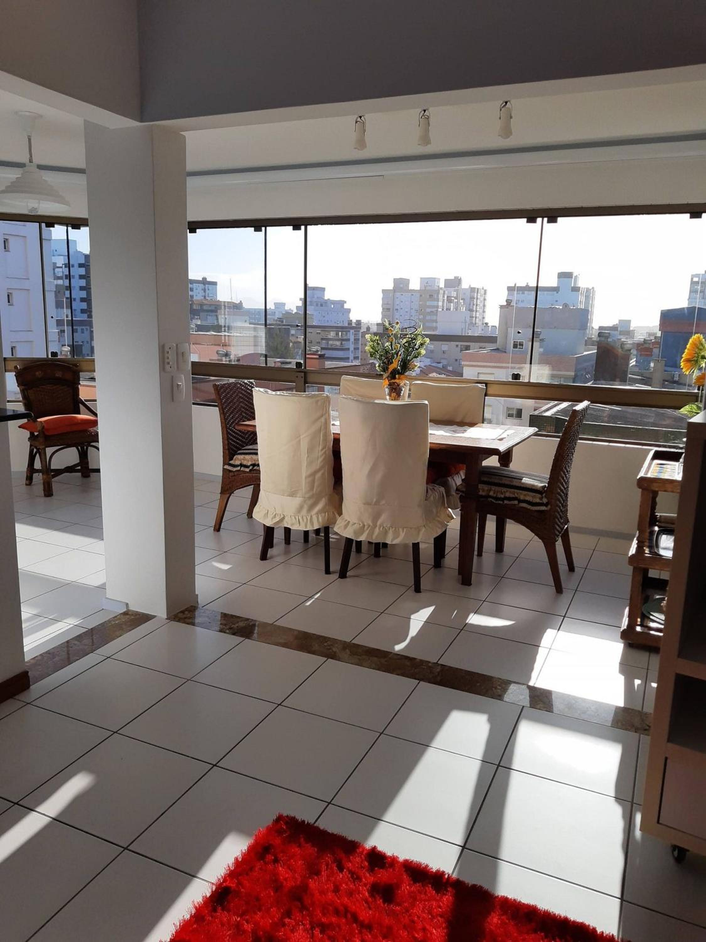 Espaçoso Apartamento na Avenida Rudá