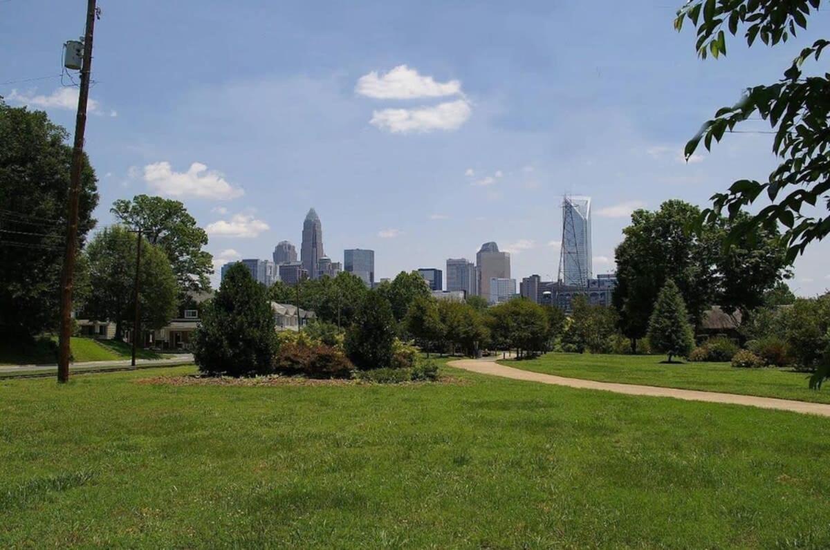 Charming 1BR Townhome mins to Downtown