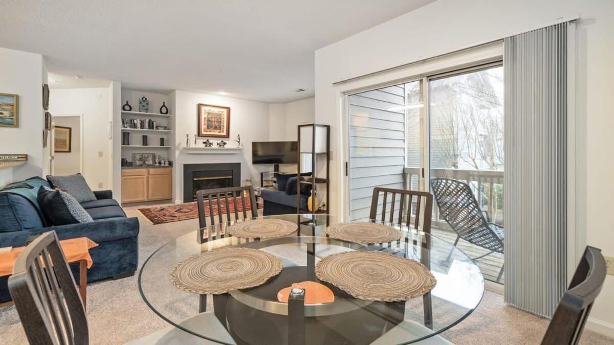 Cozy 1-BR apartment with a seasonal pool view 4