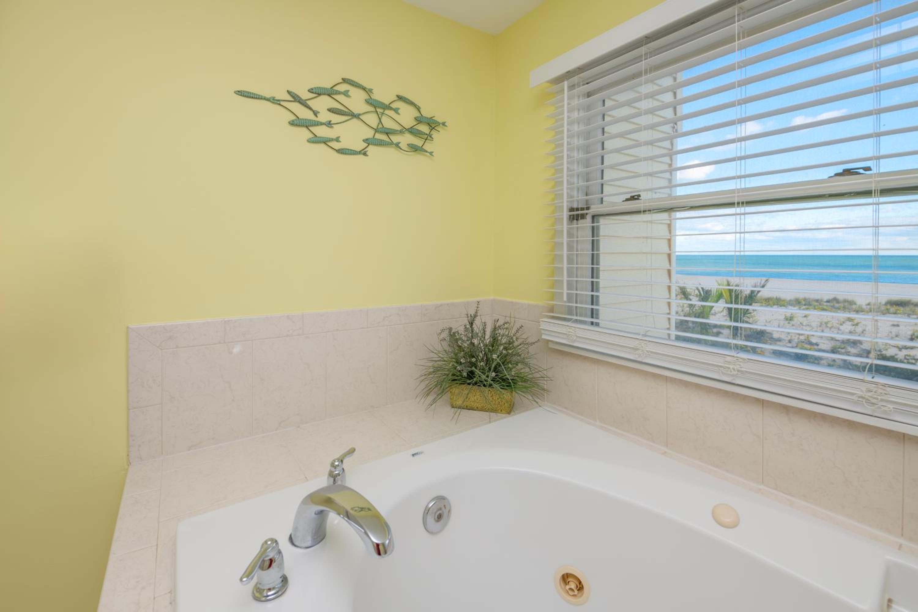 Drifting Sands Oceanfront Hotel