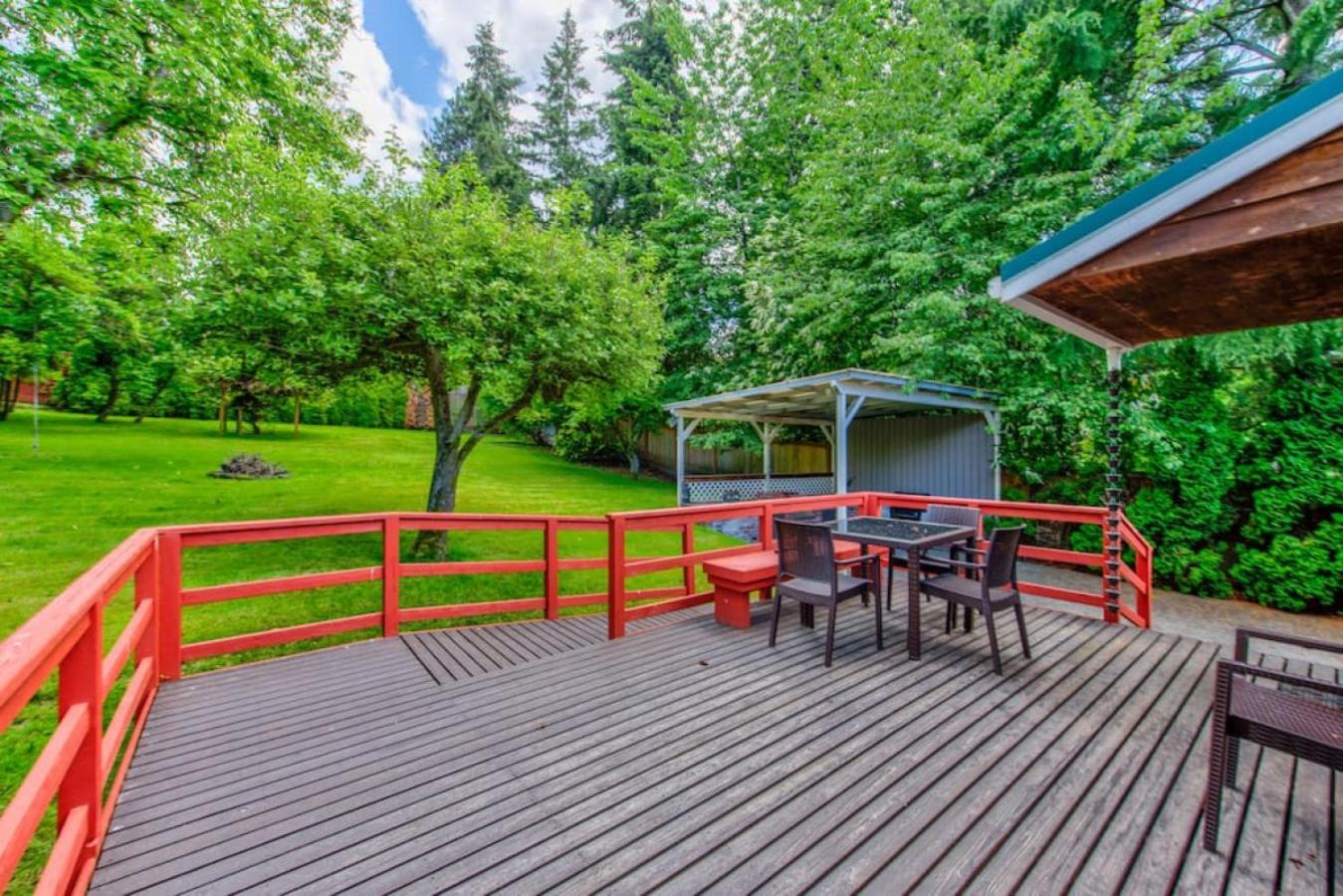 Private park in a cozy home next to I-90 huge yard view 3