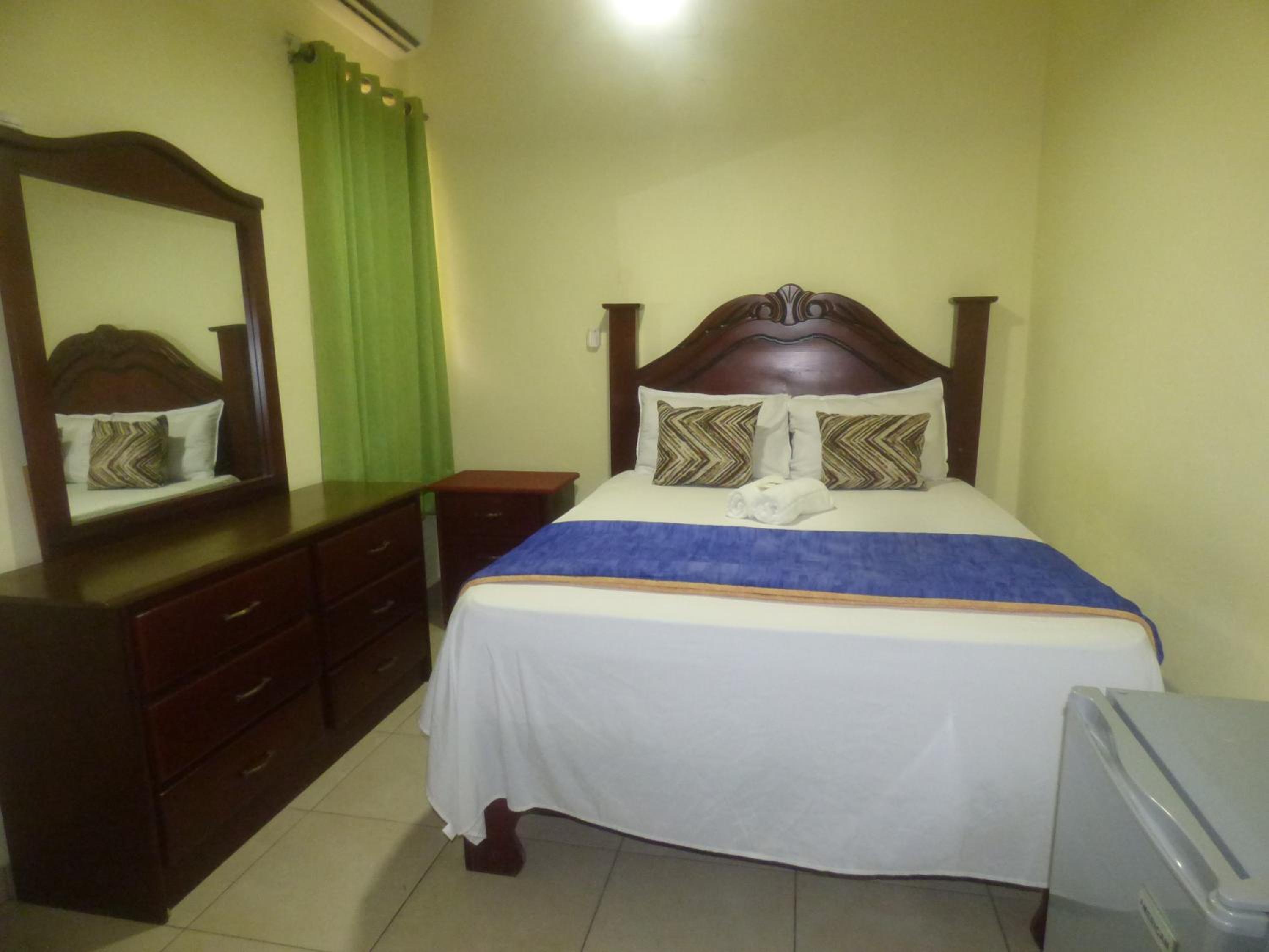 Hotel Enrique Gazcue Bed Breakfast and Parking view 2