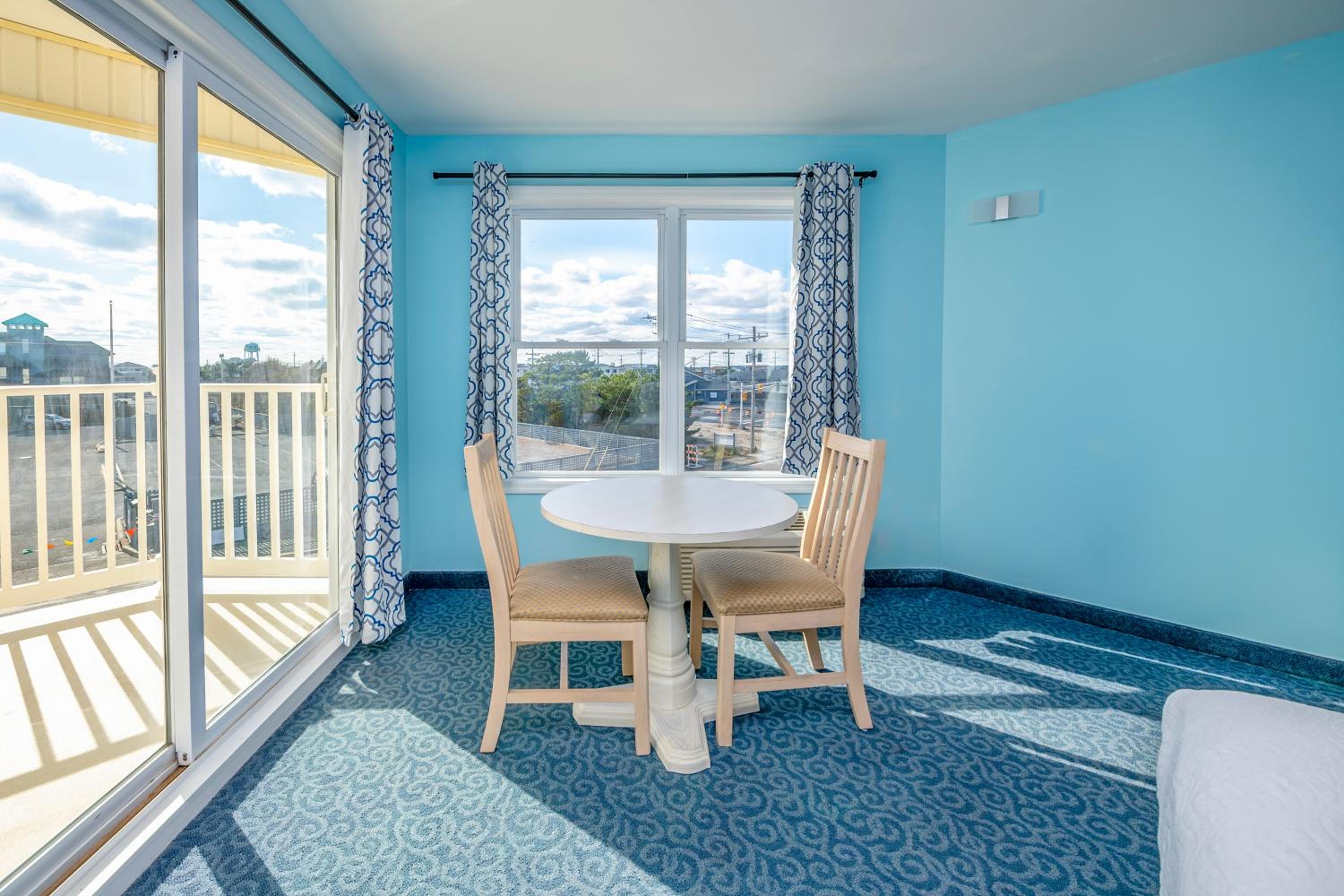 Drifting Sands Oceanfront Hotel
