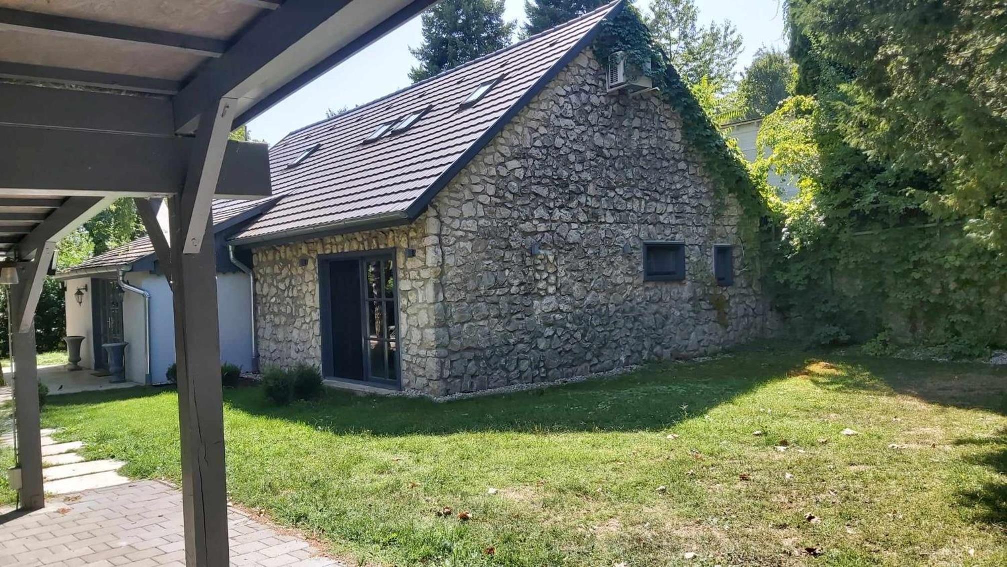 Hotel Medencés villa Szigligeten - Image 1