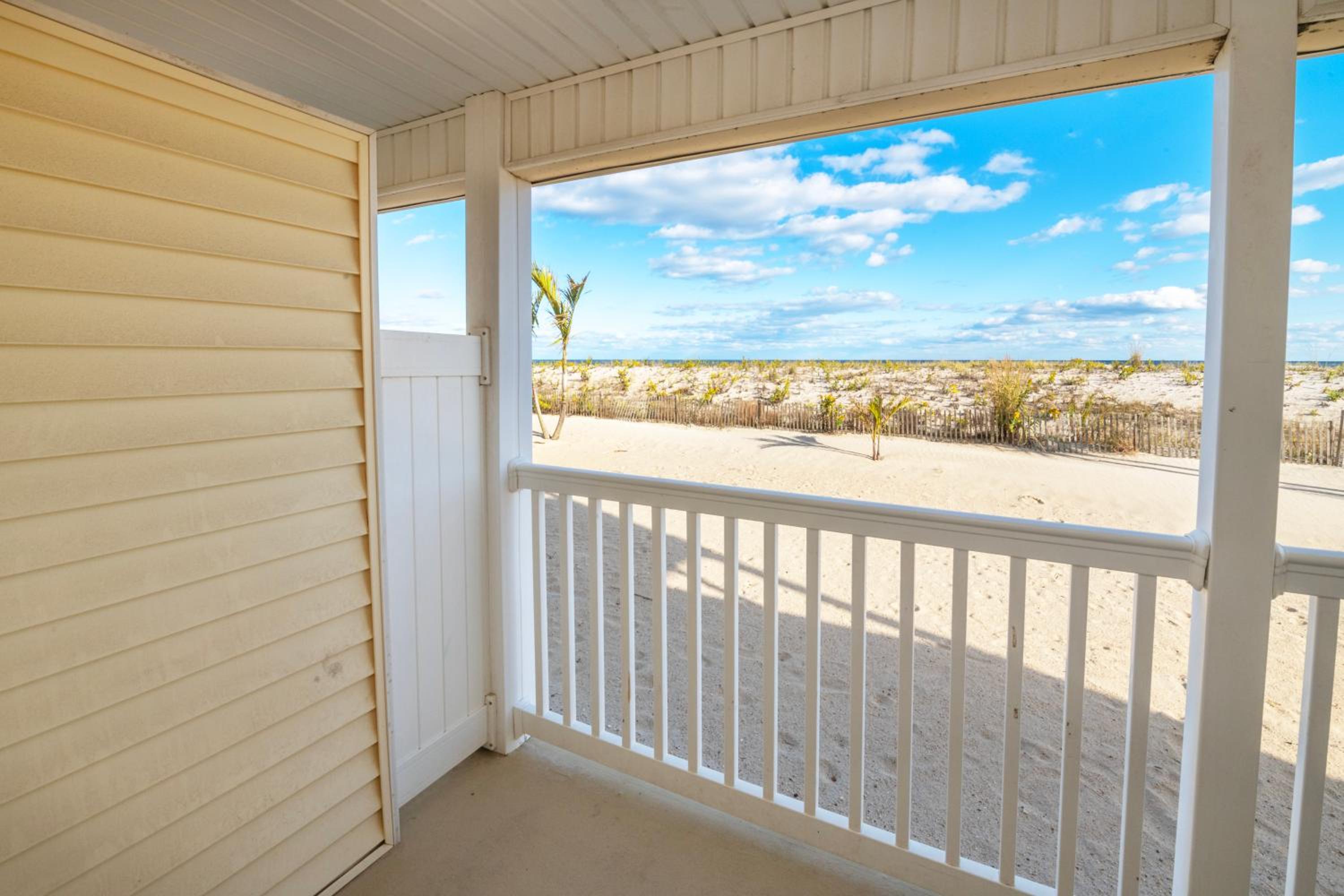 Drifting Sands Oceanfront Hotel