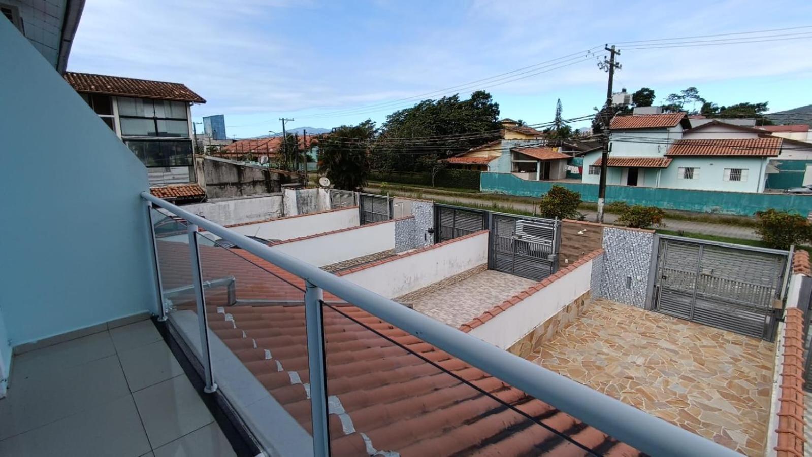 Casa Caragua Sobrado com 2 Suítes