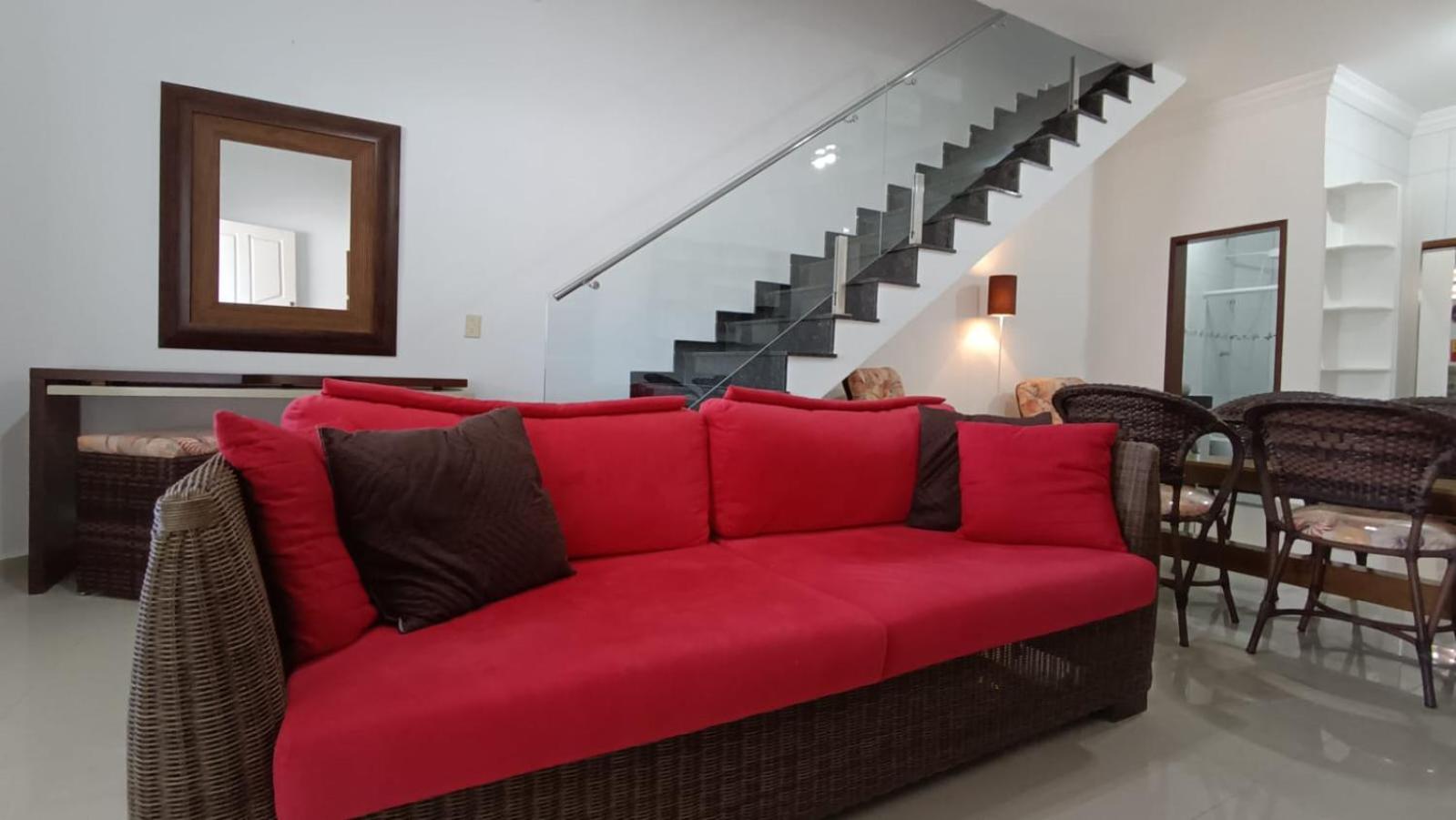 Casa Caragua Sobrado com 2 Suítes