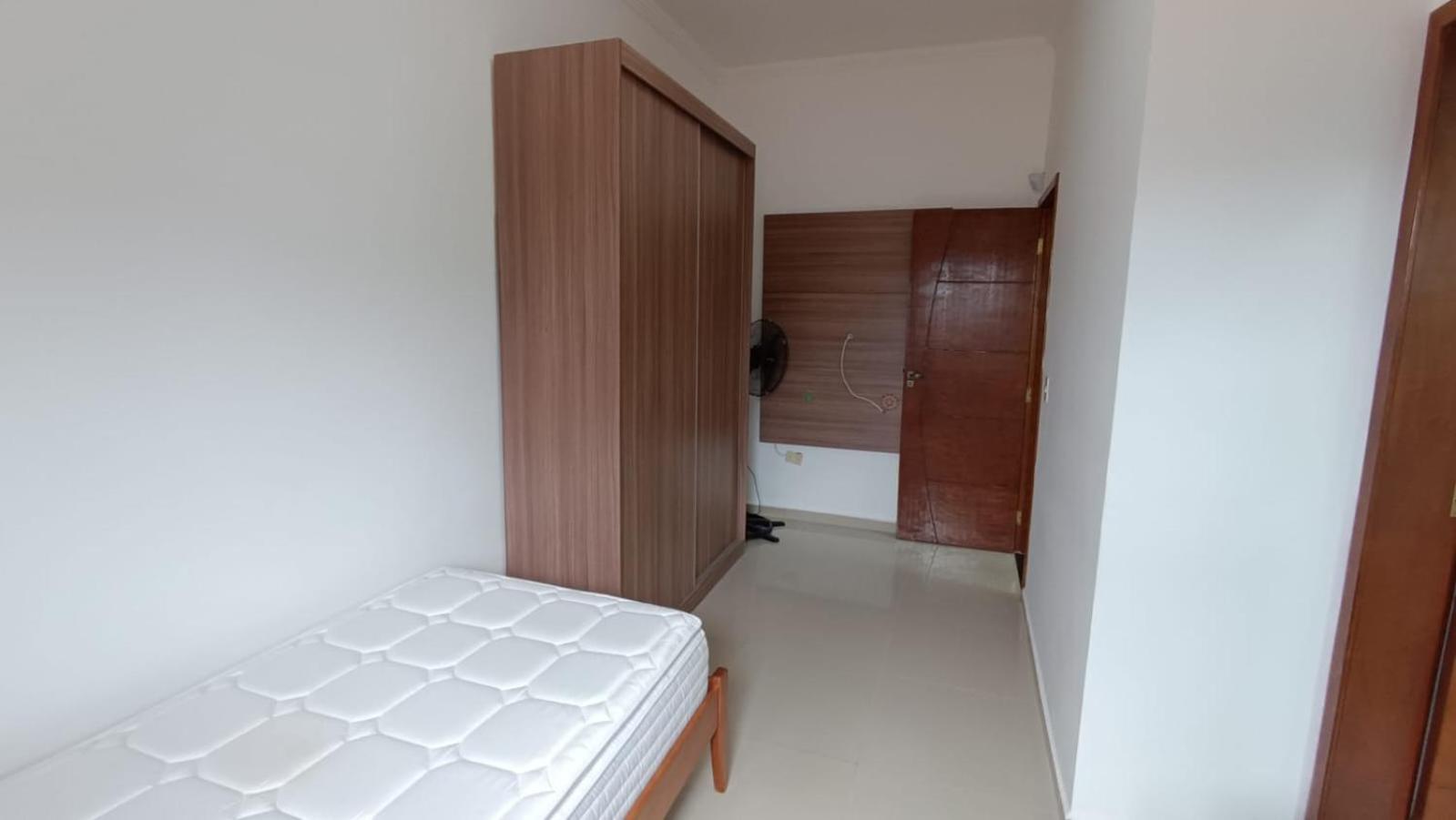 Casa Caragua Sobrado com 2 Suítes