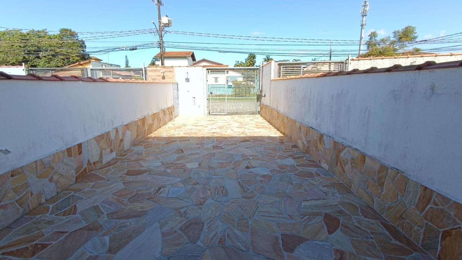 Casa Caragua Sobrado com 2 Suítes