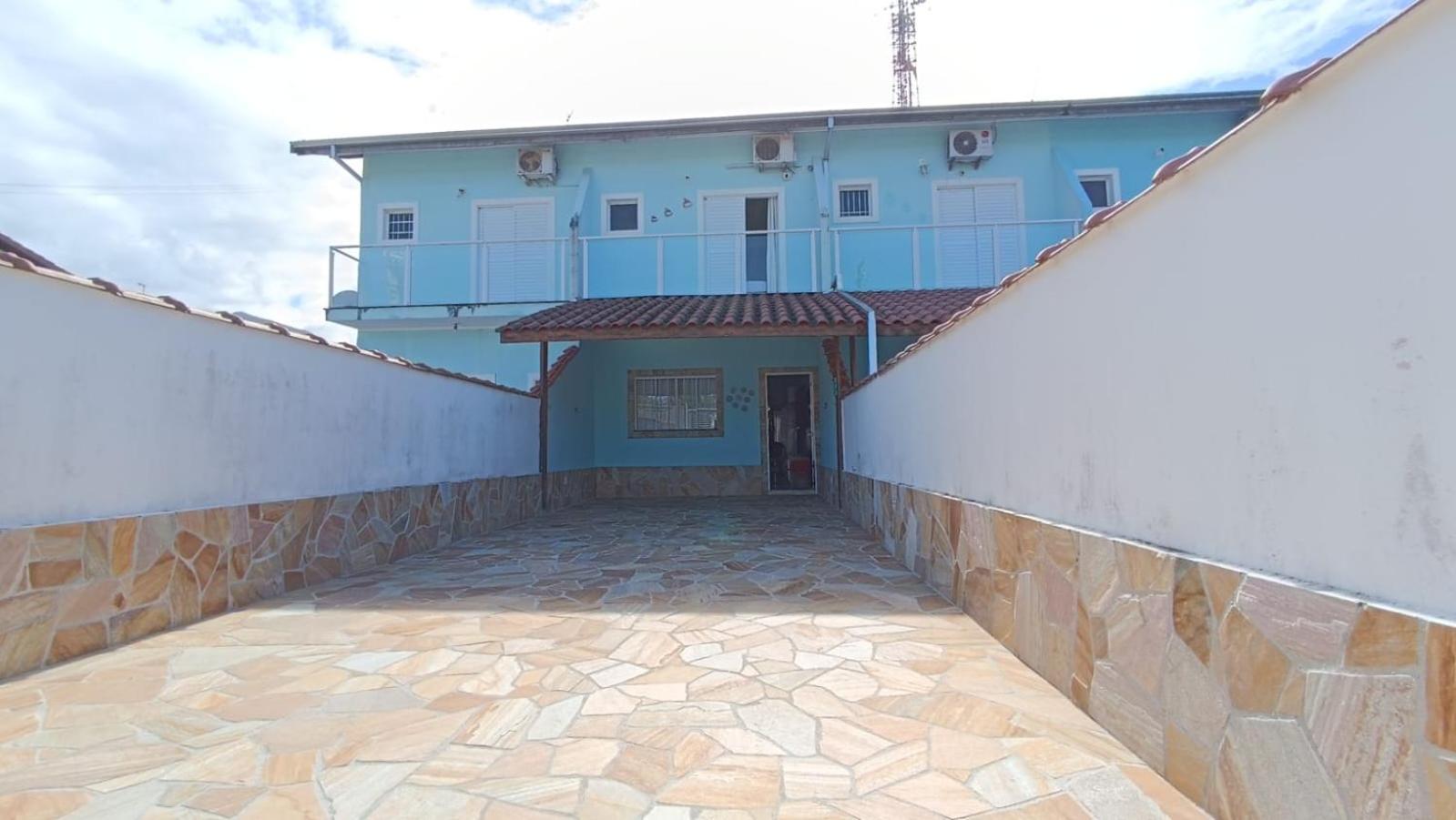 Casa Caragua Sobrado com 2 Suítes