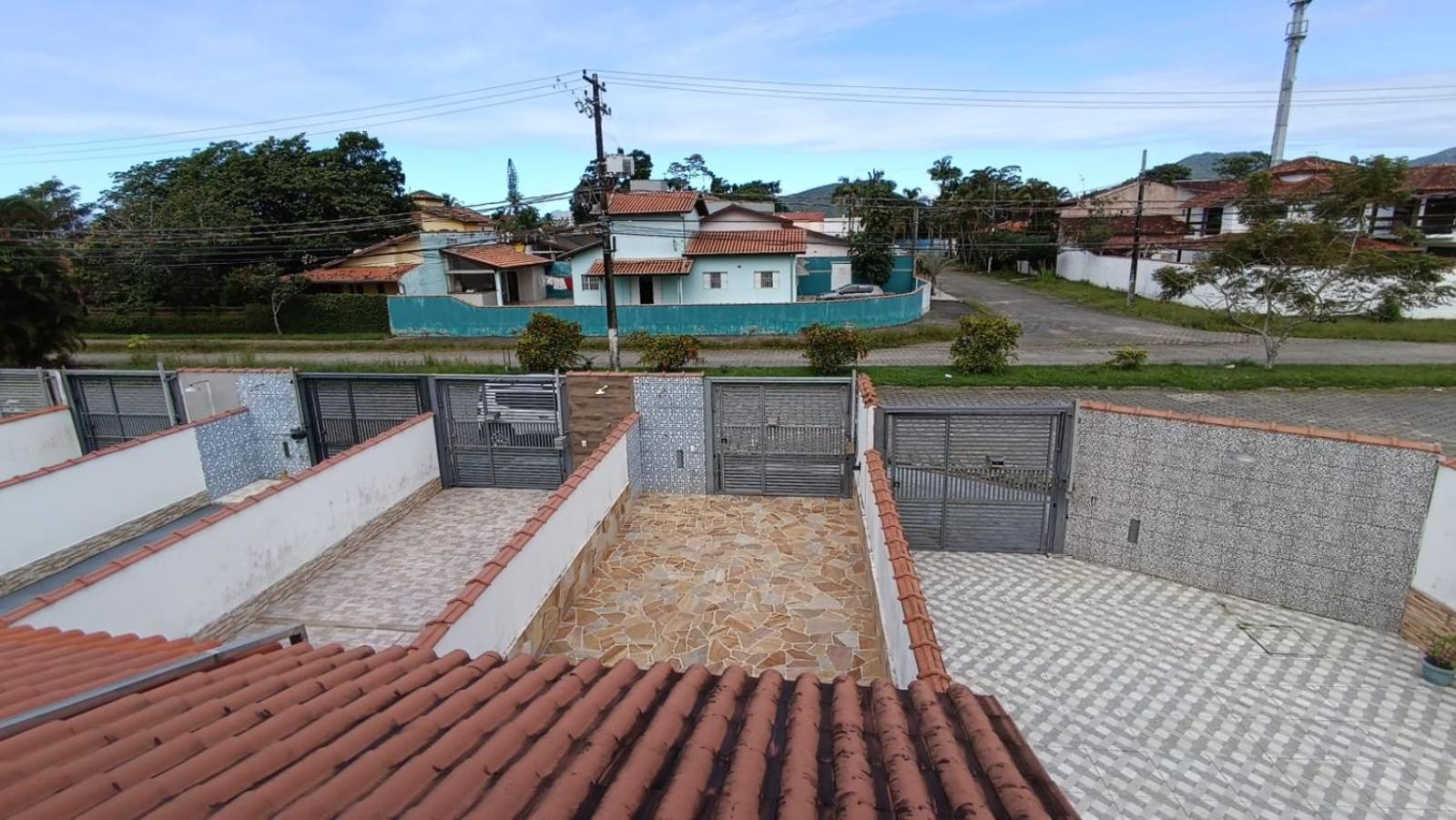 Casa Caragua Sobrado com 2 Suítes