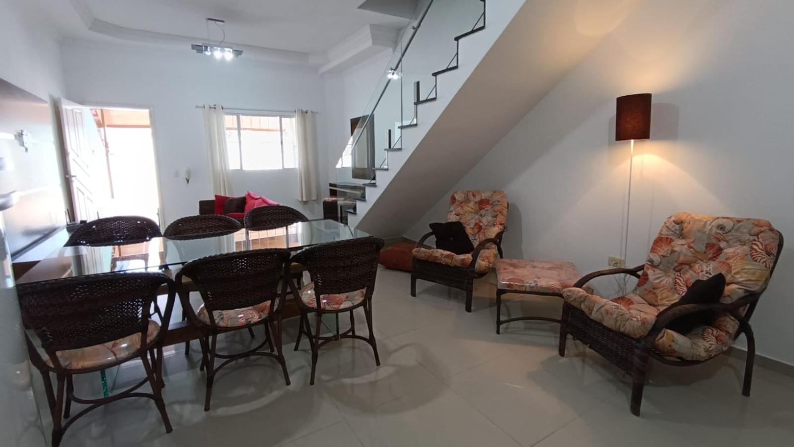 Casa Caragua Sobrado com 2 Suítes