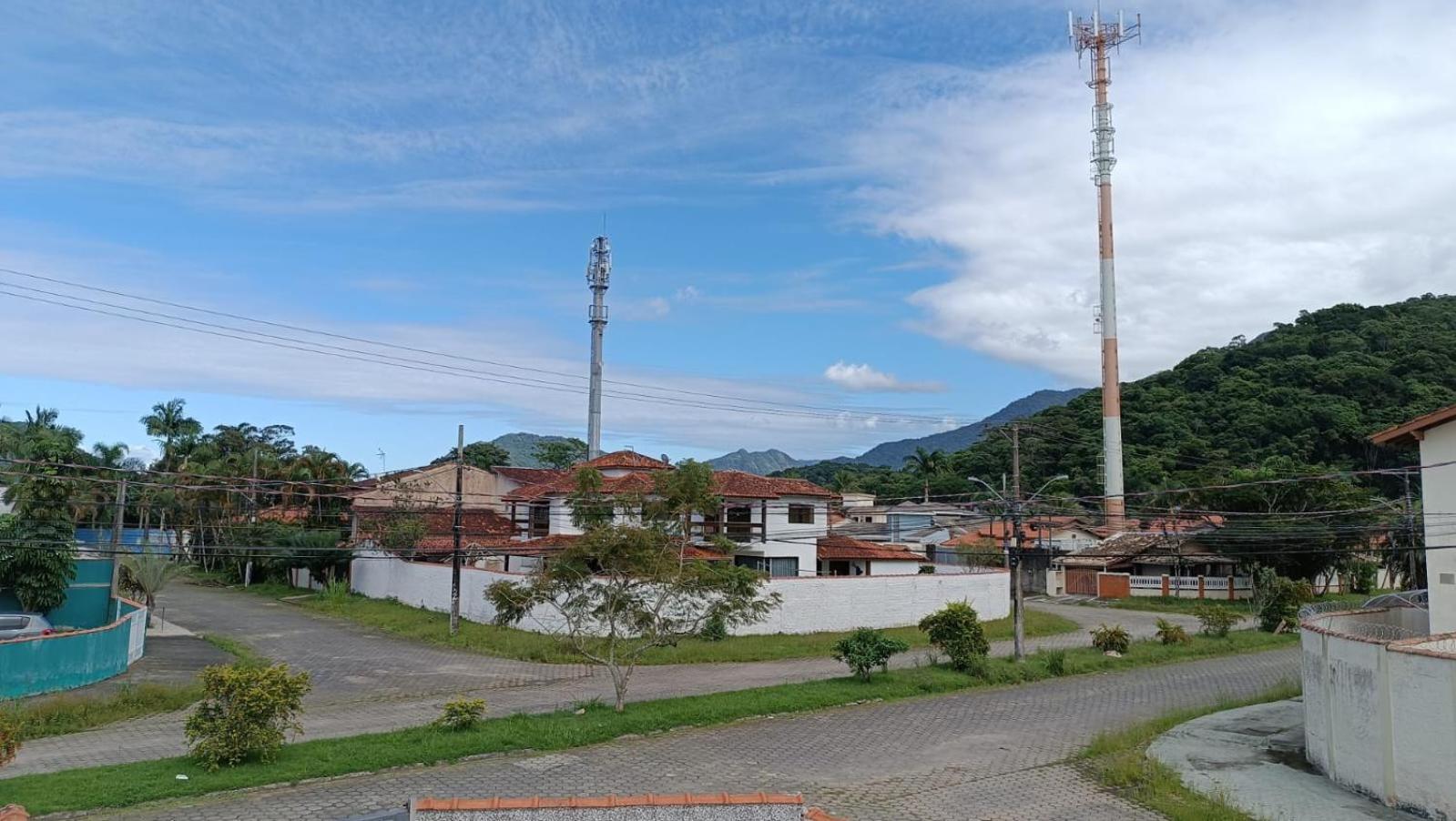 Casa Caragua Sobrado com 2 Suítes
