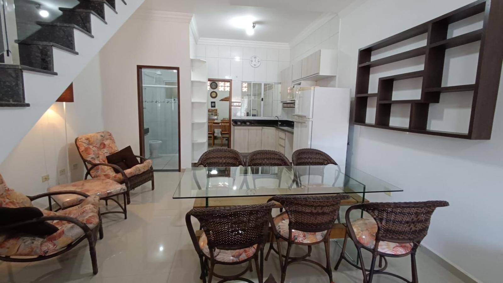 Casa Caragua Sobrado com 2 Suítes