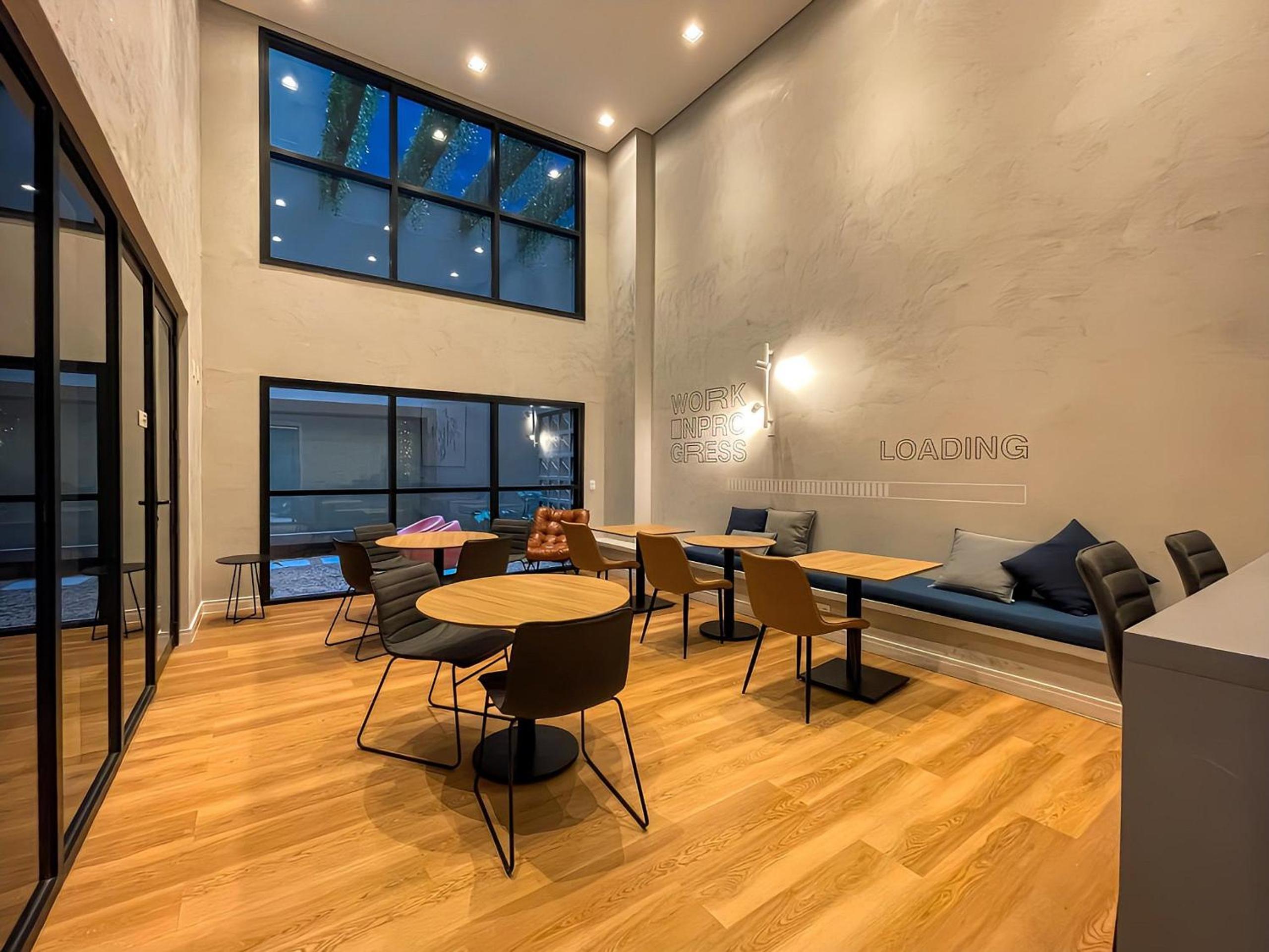 Condominium with pool next to Buenos Aires Park