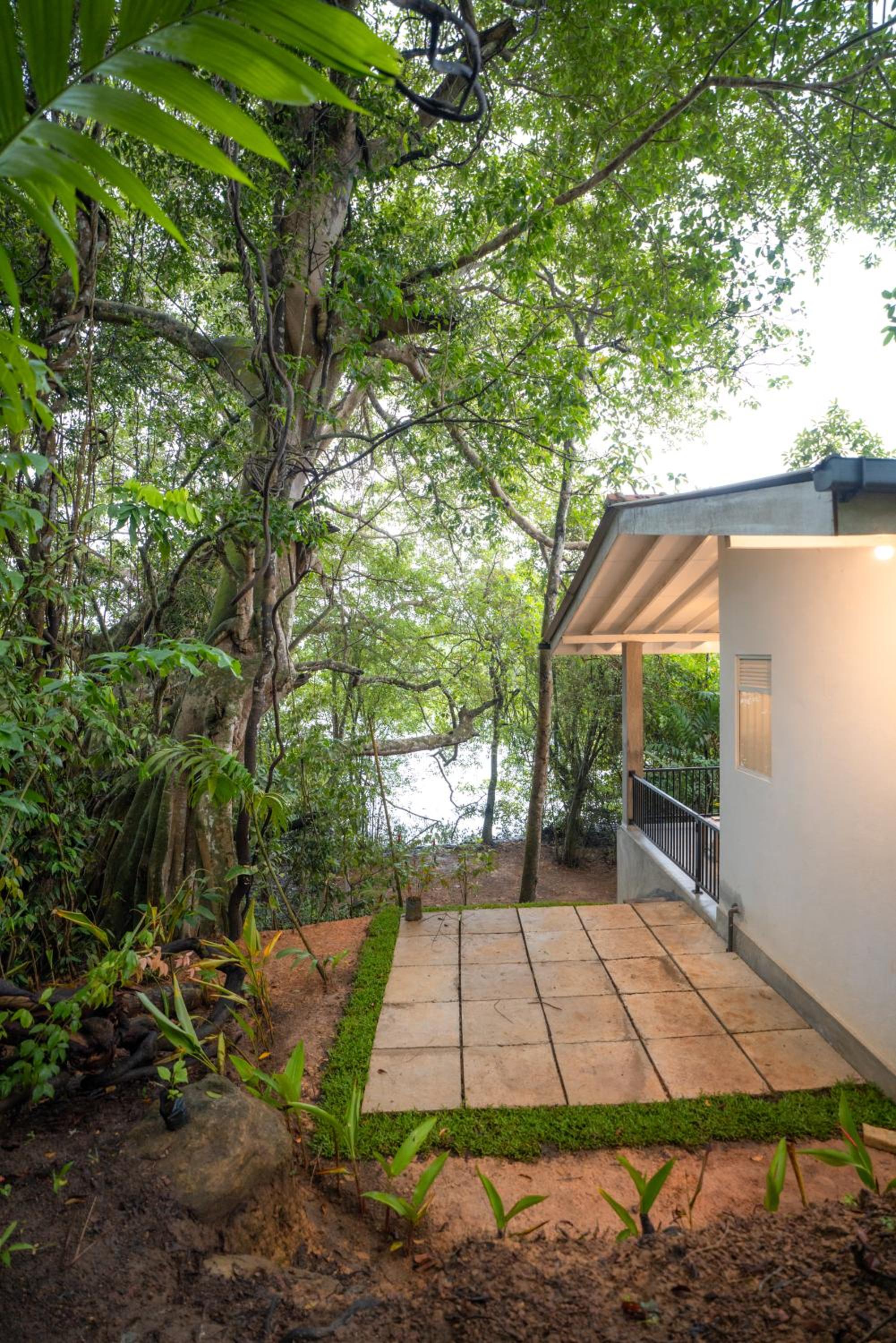 Rhapsody Villa by The Lake