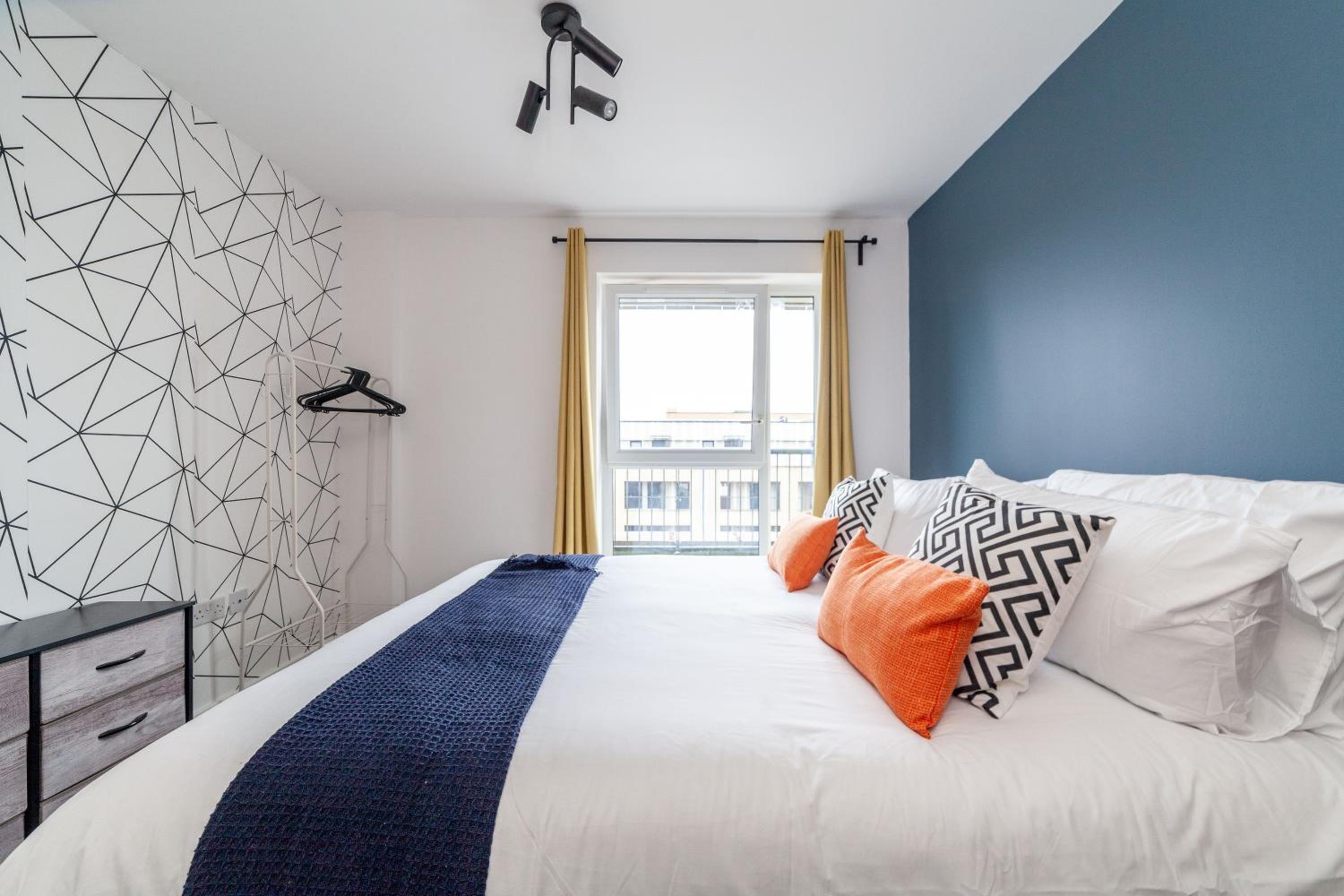 Top-Rated Family Penthouse - King Size Bed & Free Parking view 3